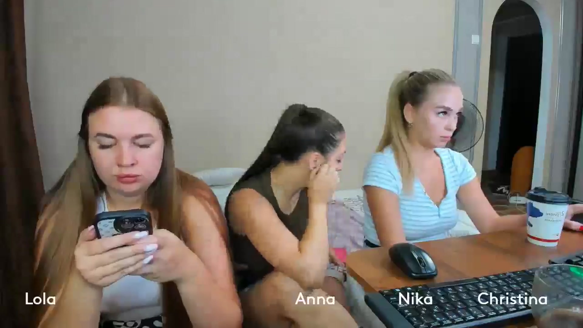 Gallery image thumbnail from IFlowersGirl's myfreecams stream on, 08/12/2024, 08:27 image 8 of 20