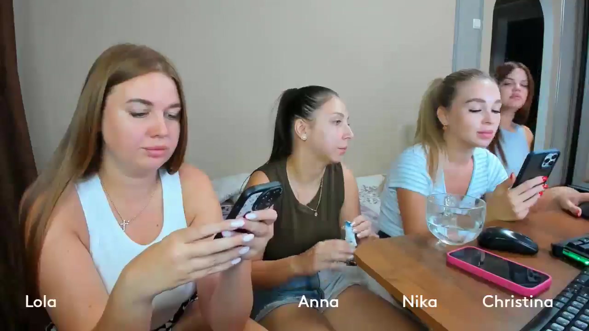 Gallery image thumbnail from IFlowersGirl's myfreecams stream on, 08/12/2024, 09:16 image 11 of 20
