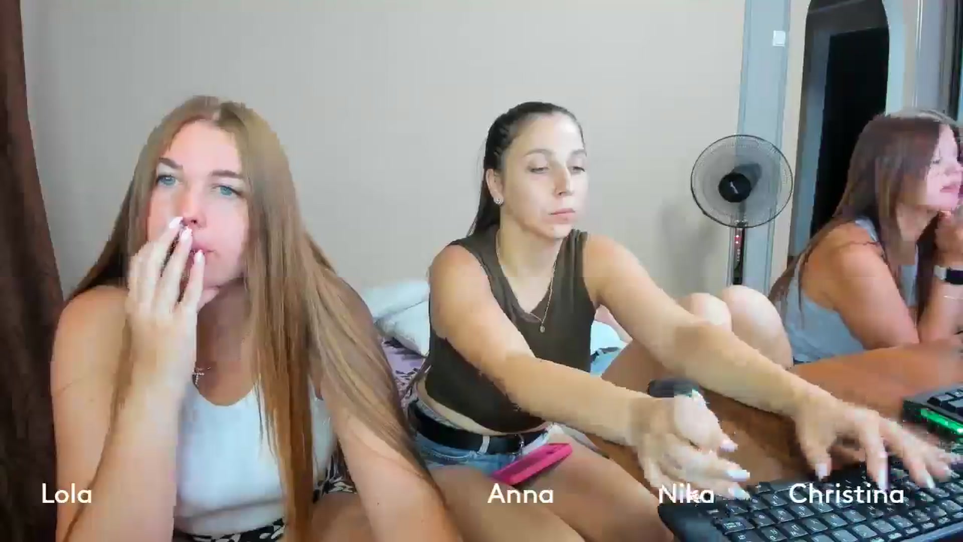 Gallery image thumbnail from IFlowersGirl's myfreecams stream on, 08/12/2024, 09:16 image 7 of 20