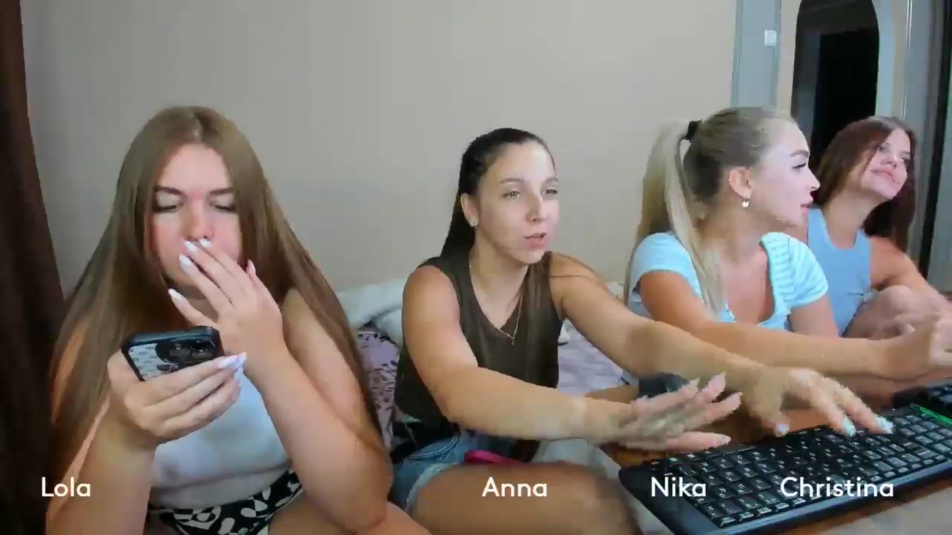 Gallery image thumbnail from IFlowersGirl's myfreecams stream on, 08/12/2024, 09:16 image 14 of 20
