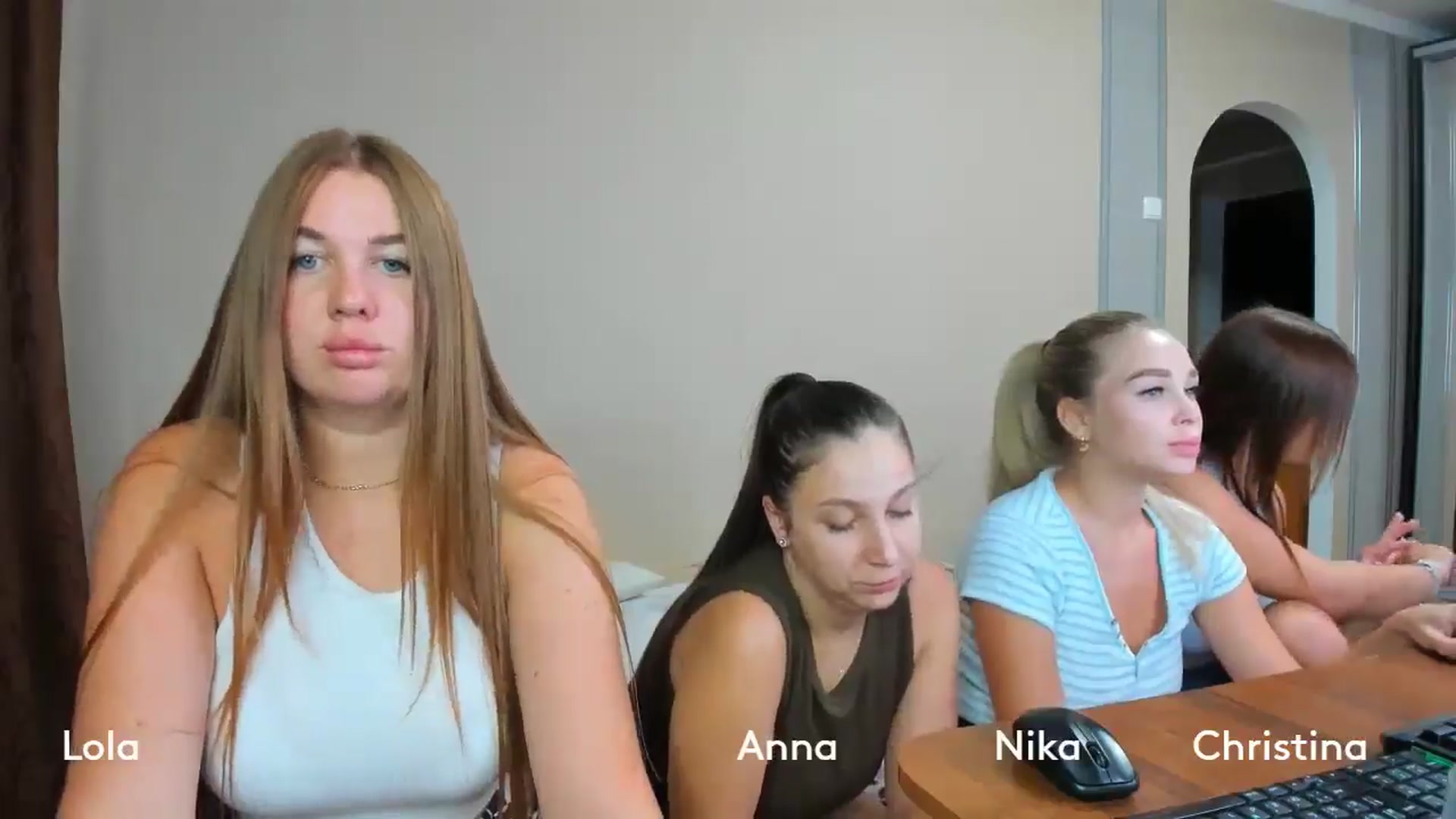 Gallery image thumbnail from IFlowersGirl's myfreecams stream on, 08/12/2024, 09:53 image 12 of 20