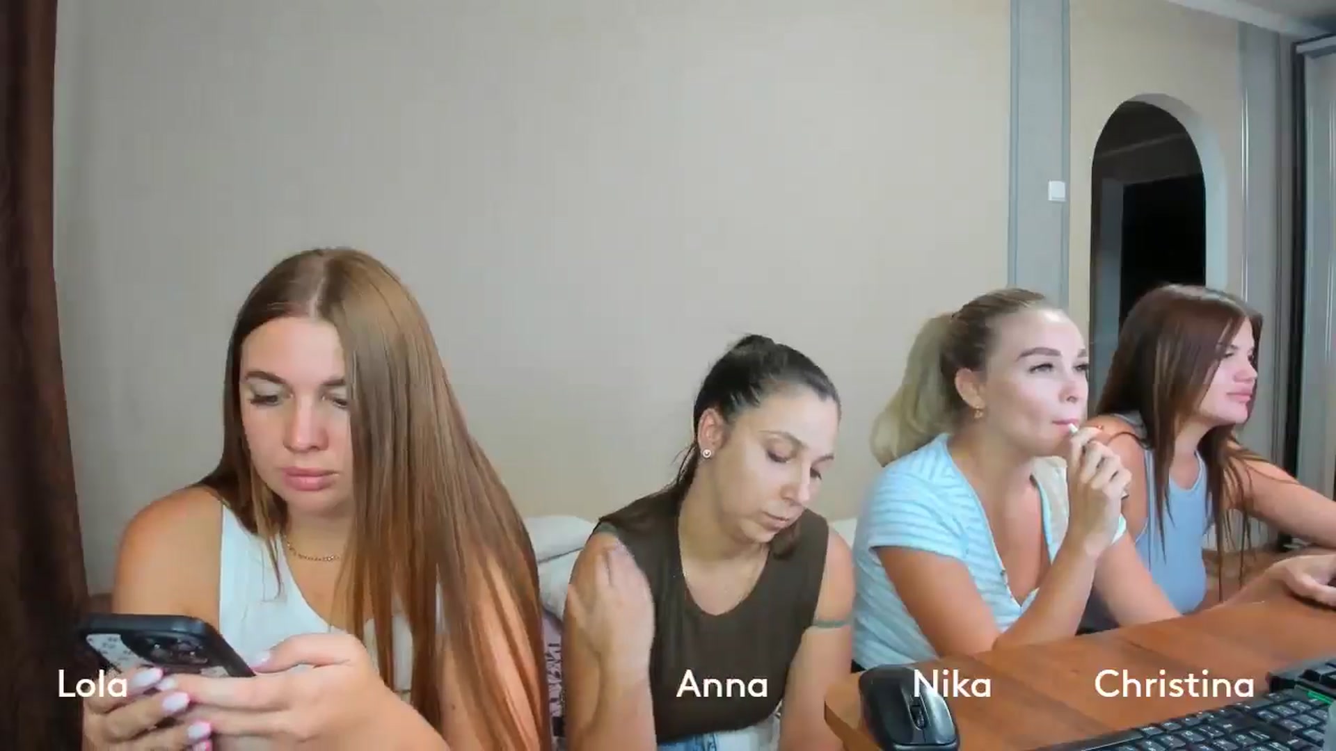 Gallery image thumbnail from IFlowersGirl's myfreecams stream on, 08/12/2024, 09:53 image 14 of 20