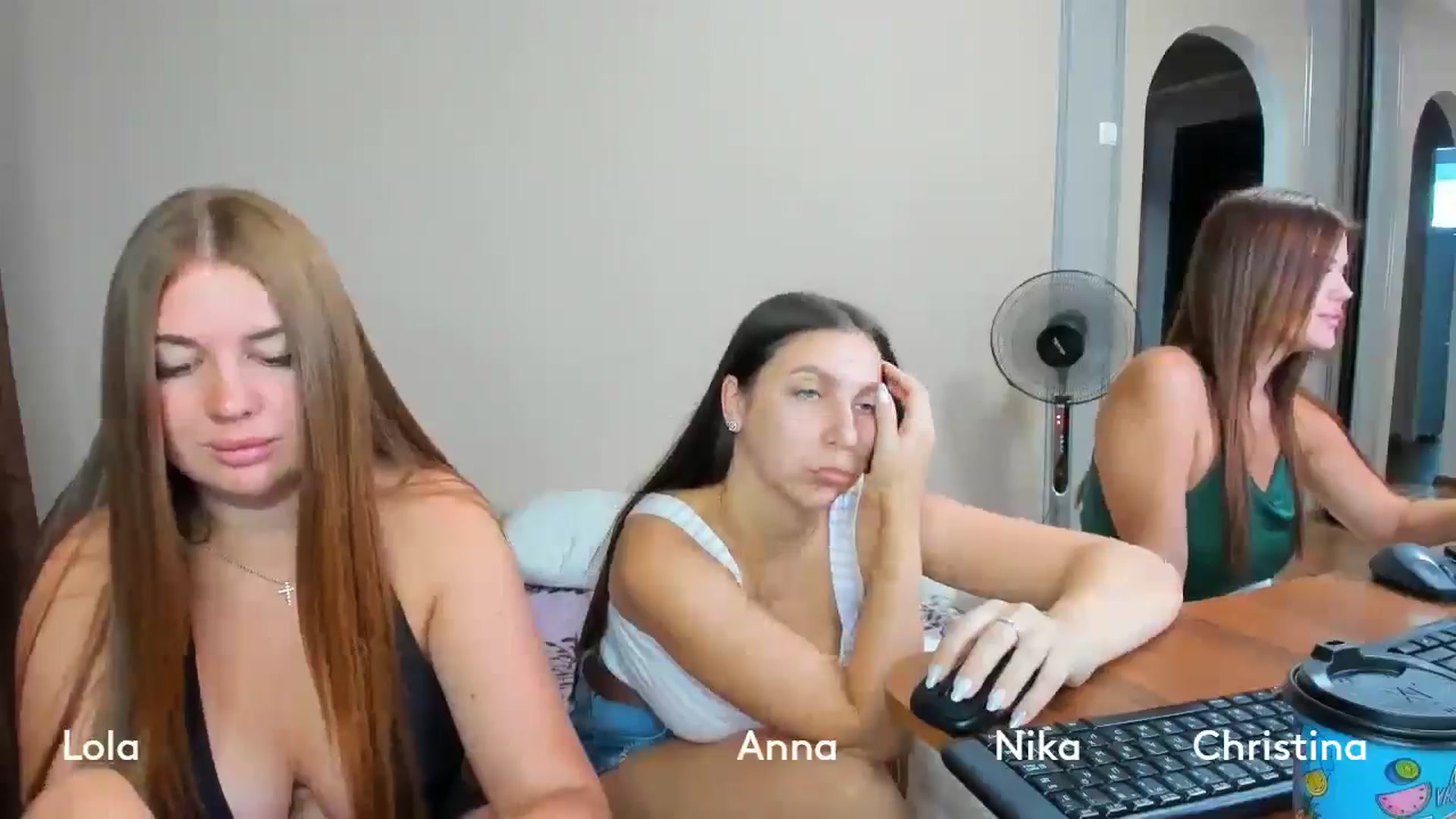 Gallery image thumbnail from IFlowersGirl's myfreecams stream on, 08/13/2024, 07:58 image 5 of 20