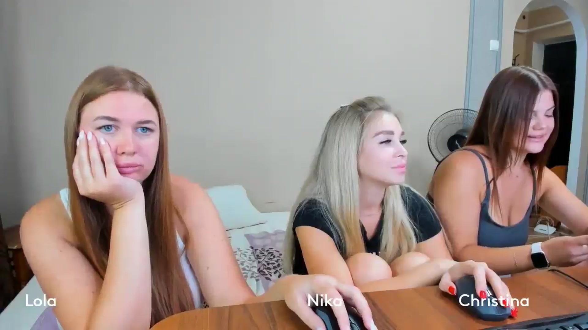 Gallery image thumbnail from IFlowersGirl's myfreecams stream on, 08/14/2024, 07:17 image 7 of 20