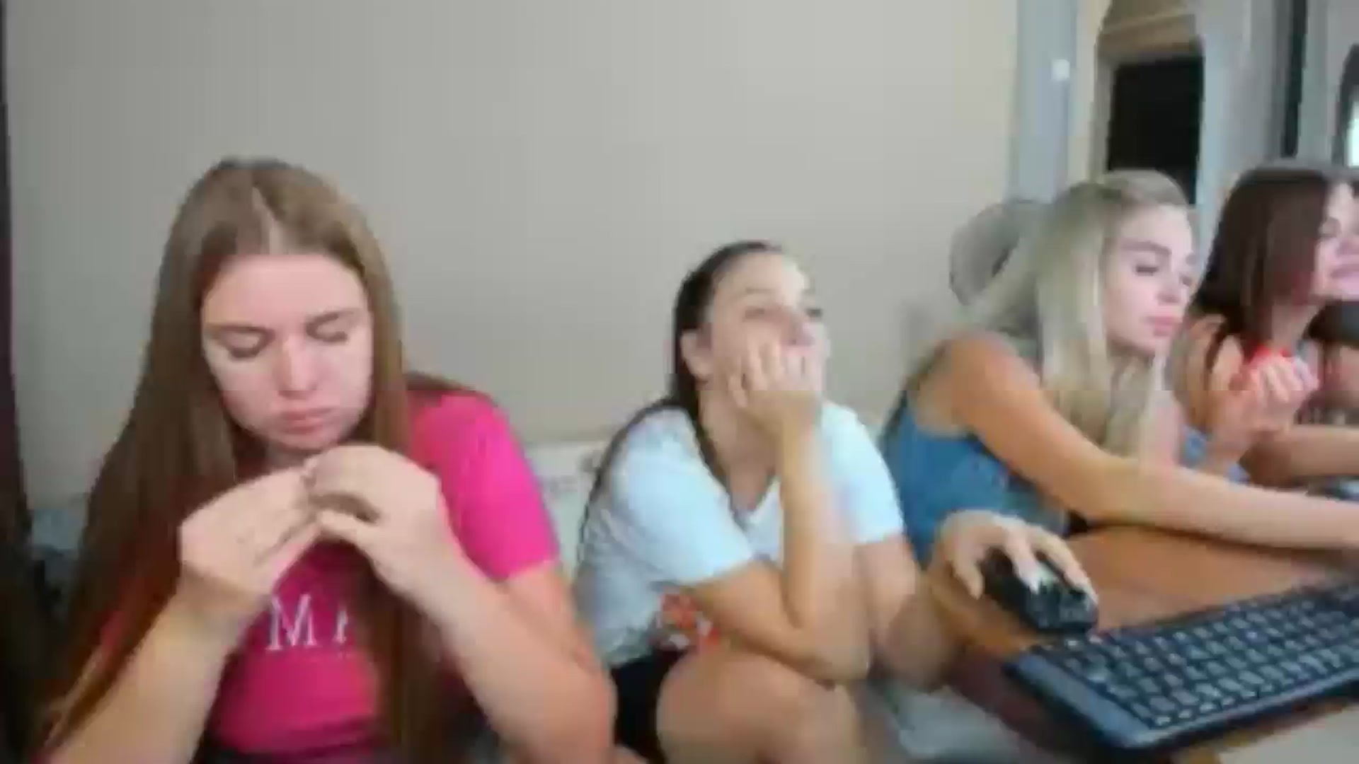 Gallery image thumbnail from IFlowersGirl's myfreecams stream on, 08/16/2024, 10:41 image 8 of 20