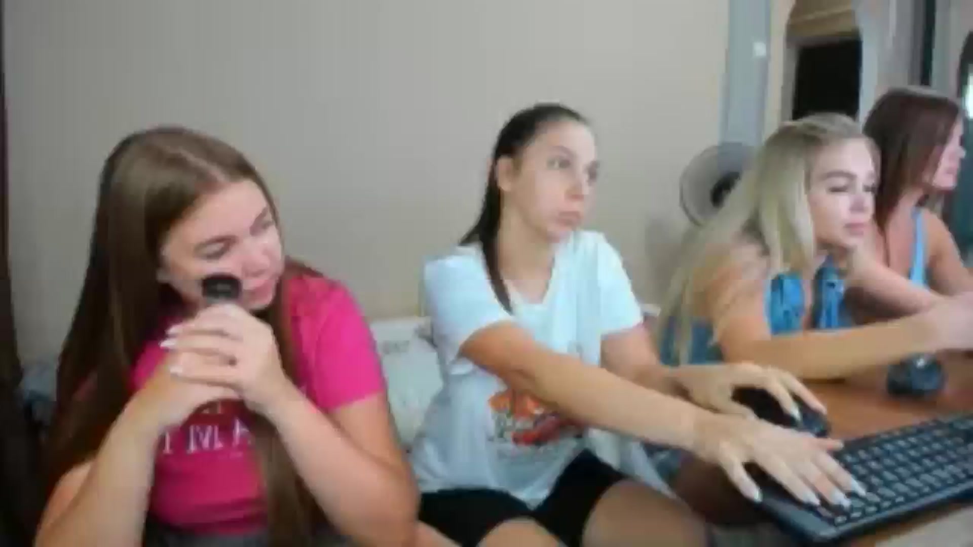 Gallery image thumbnail from IFlowersGirl's myfreecams stream on, 08/16/2024, 10:41 image 1 of 20