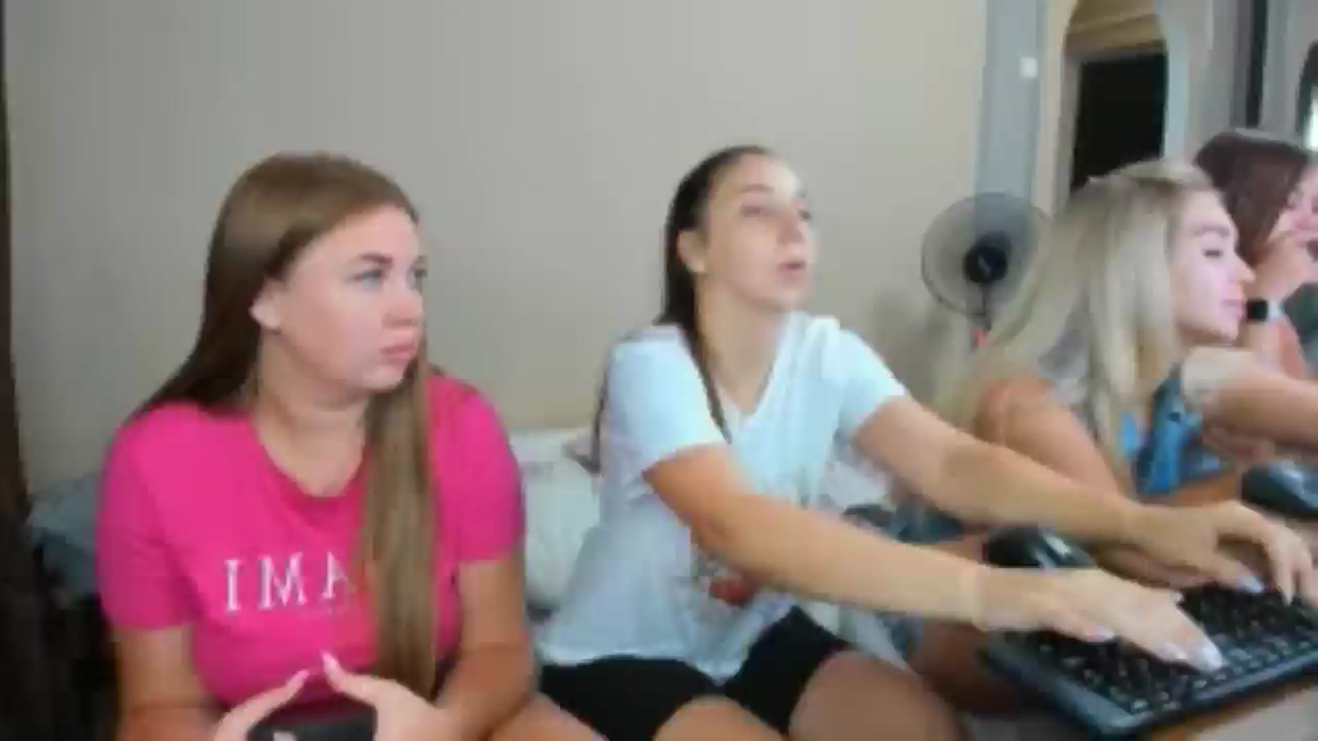 Gallery image thumbnail from IFlowersGirl's myfreecams stream on, 08/16/2024, 10:41 image 2 of 20
