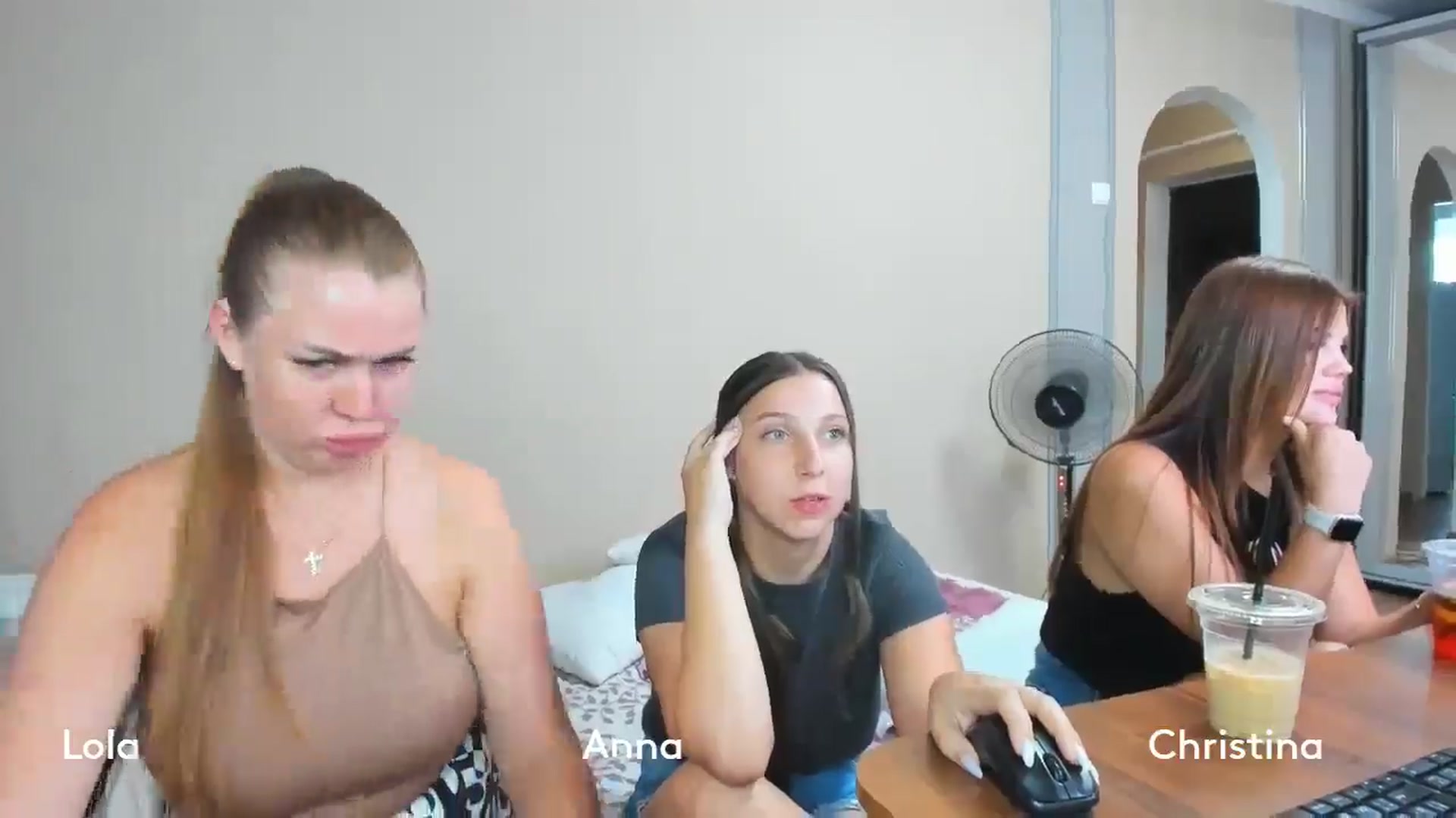 Gallery image thumbnail from IFlowersGirl's myfreecams stream on, 08/18/2024, 09:19 image 4 of 20