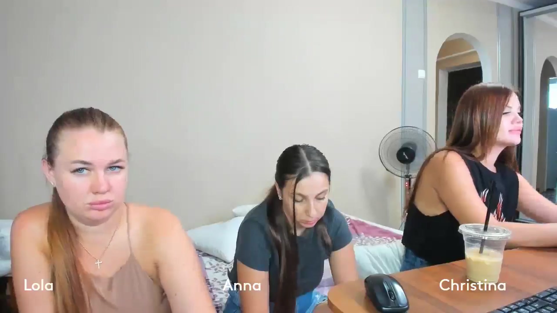 Gallery image thumbnail from IFlowersGirl's myfreecams stream on, 08/18/2024, 09:19 image 18 of 20