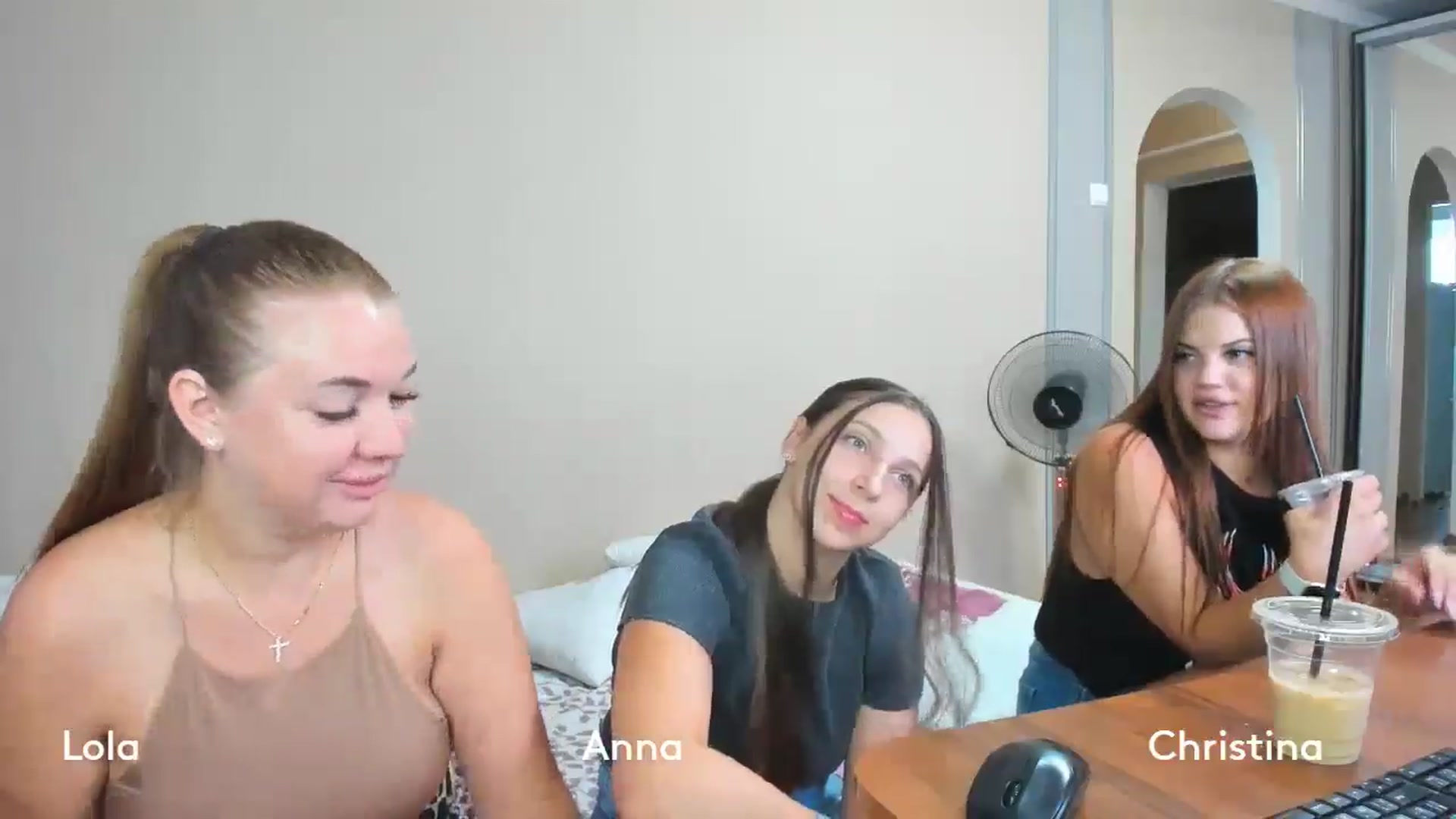 Gallery image thumbnail from IFlowersGirl's myfreecams stream on, 08/18/2024, 09:19 image 2 of 20