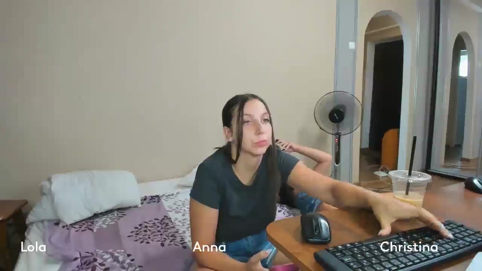 Gallery image thumbnail from IFlowersGirl's myfreecams stream on, 08/18/2024, 10:09 image 16 of 20