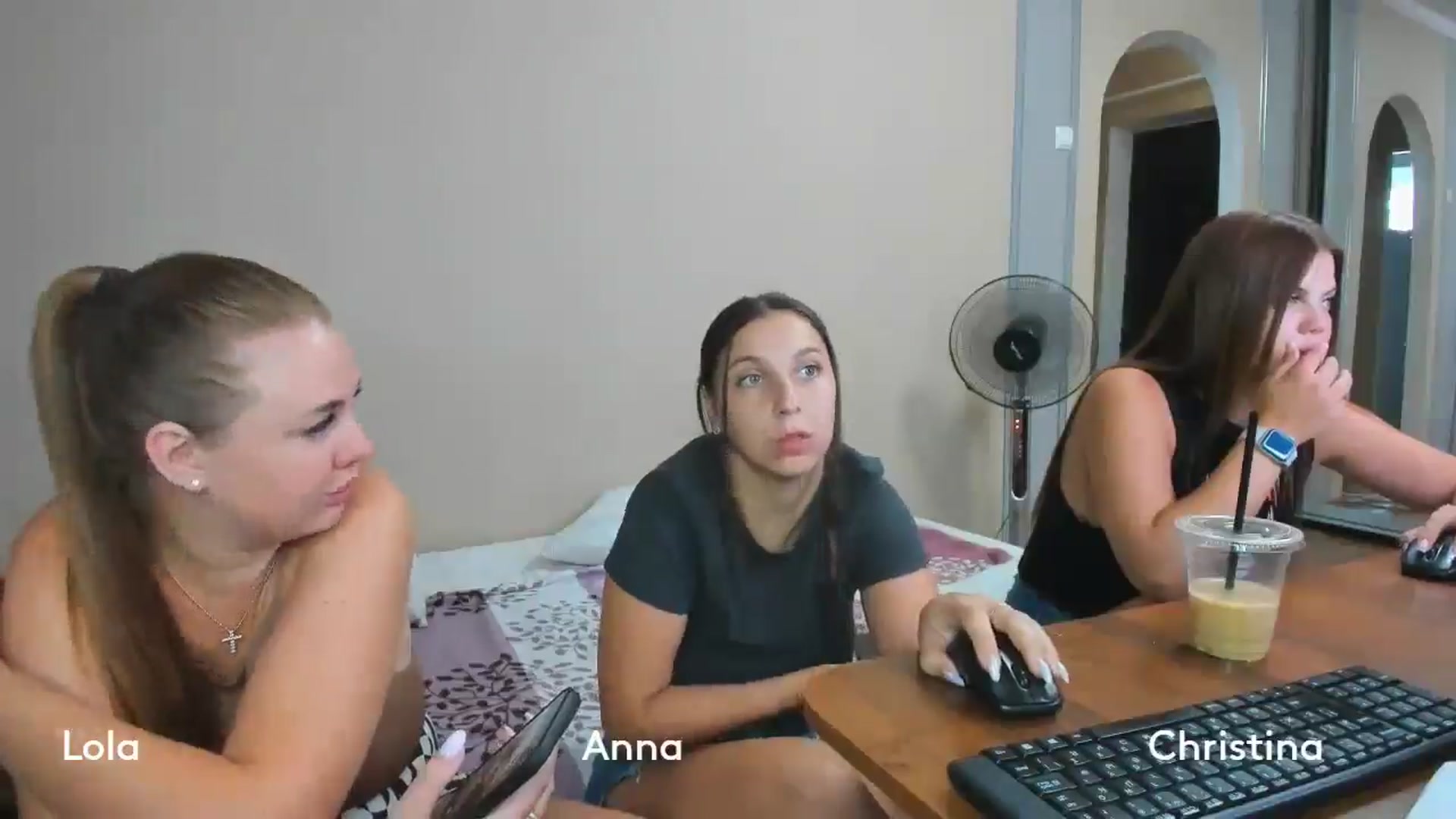 Gallery image thumbnail from IFlowersGirl's myfreecams stream on, 08/18/2024, 10:09 image 7 of 20