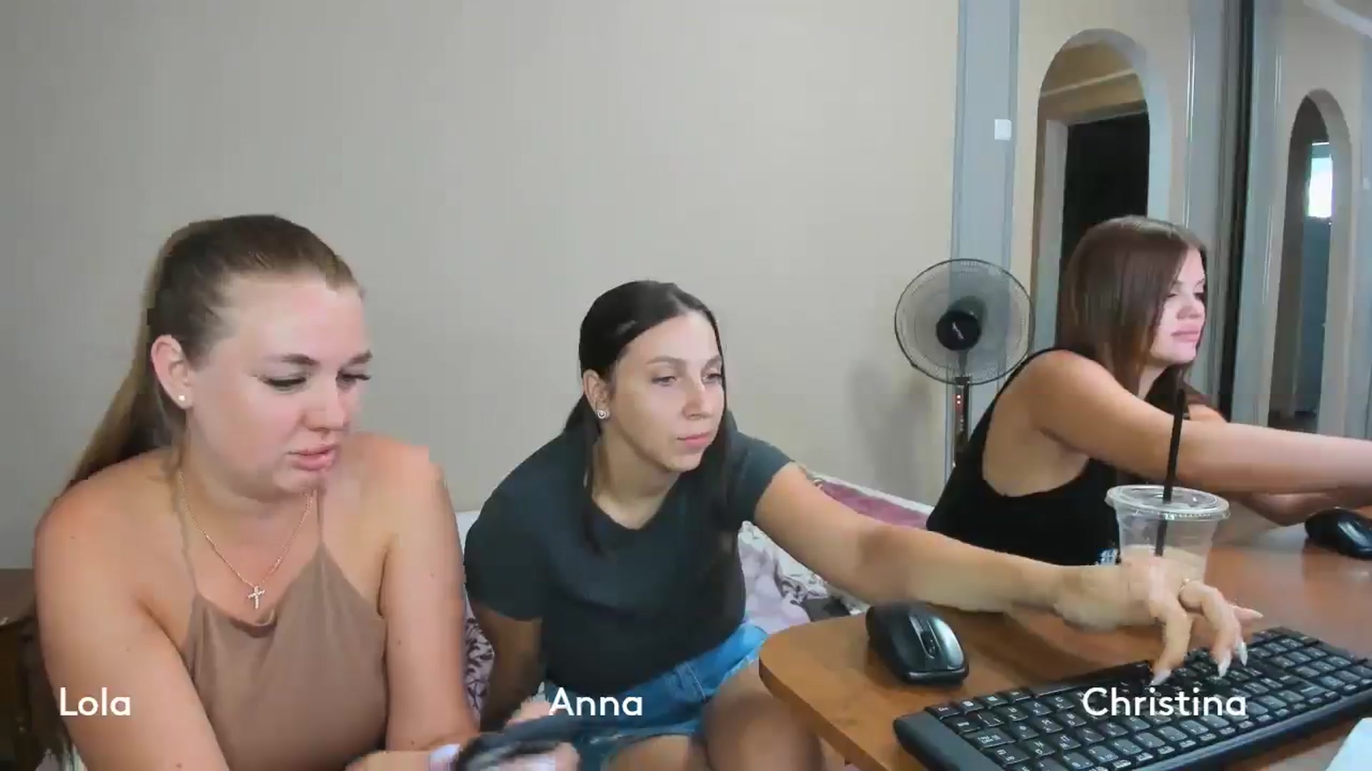 Gallery image thumbnail from IFlowersGirl's myfreecams stream on, 08/18/2024, 10:09 image 11 of 20
