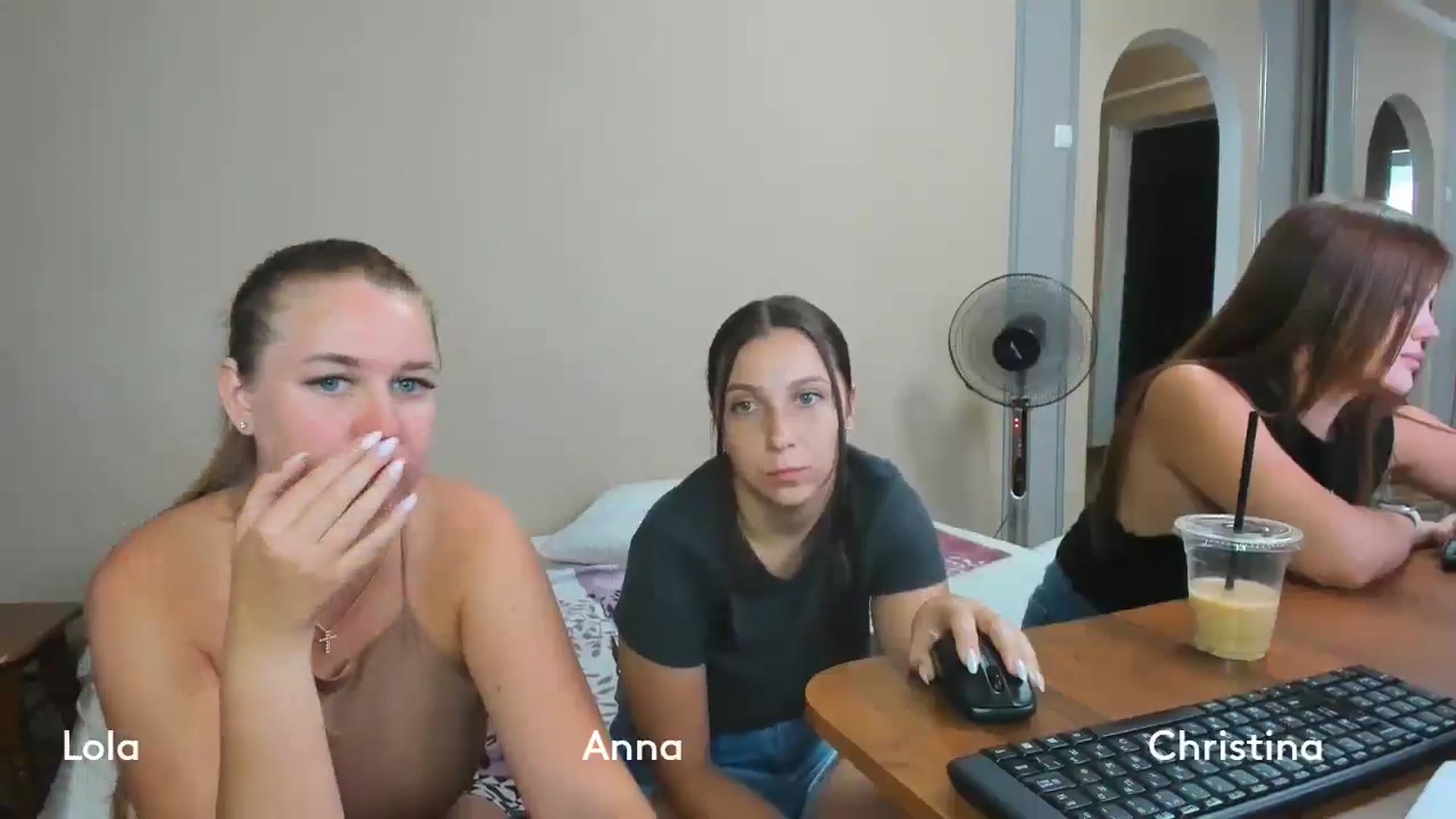 Gallery image thumbnail from IFlowersGirl's myfreecams stream on, 08/18/2024, 10:09 image 13 of 20