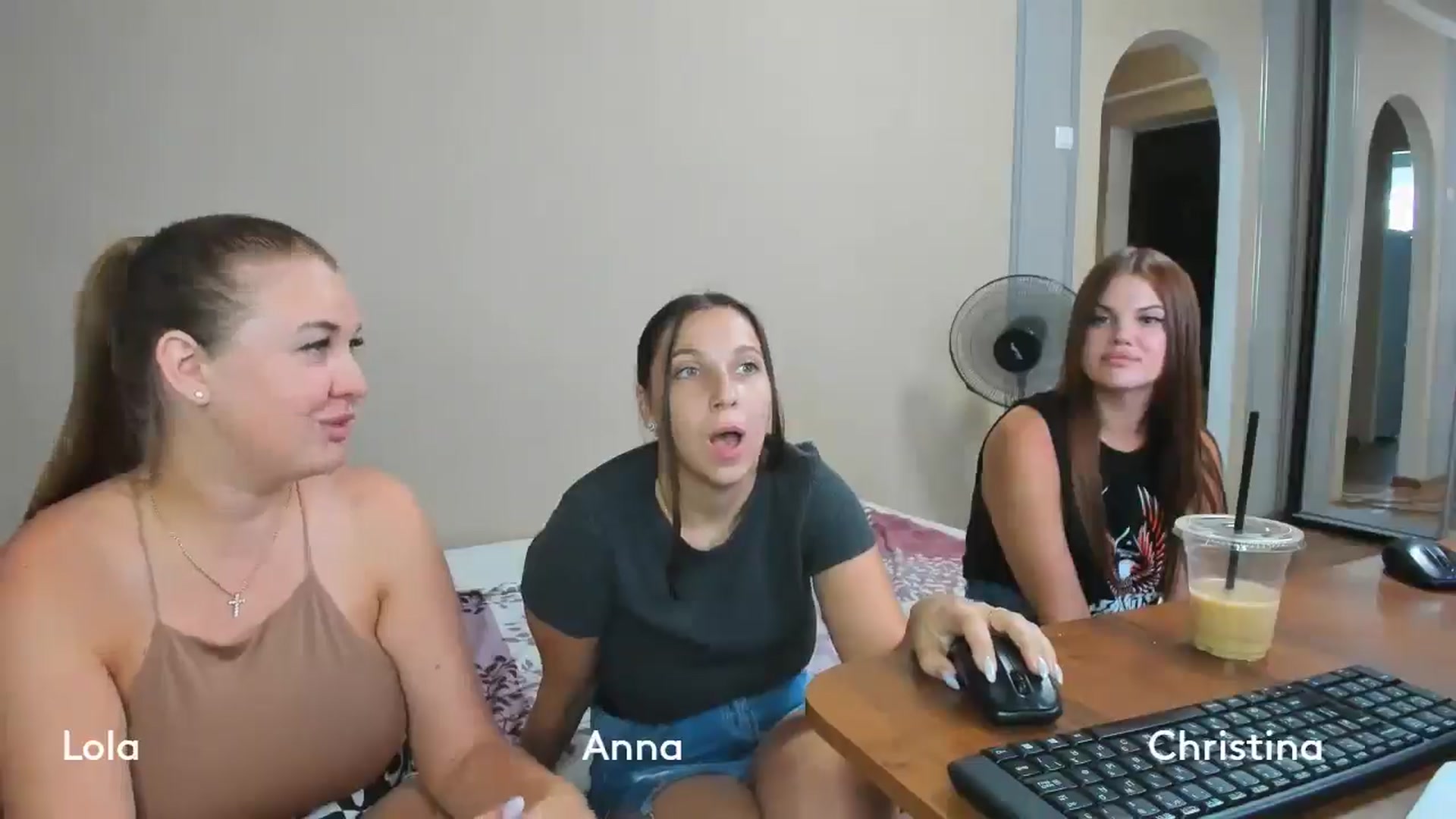 Gallery image thumbnail from IFlowersGirl's myfreecams stream on, 08/18/2024, 10:09 image 9 of 20