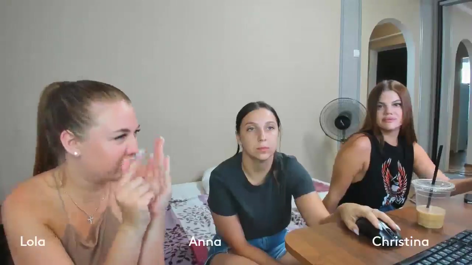 Gallery image thumbnail from IFlowersGirl's myfreecams stream on, 08/18/2024, 11:09 image 14 of 20
