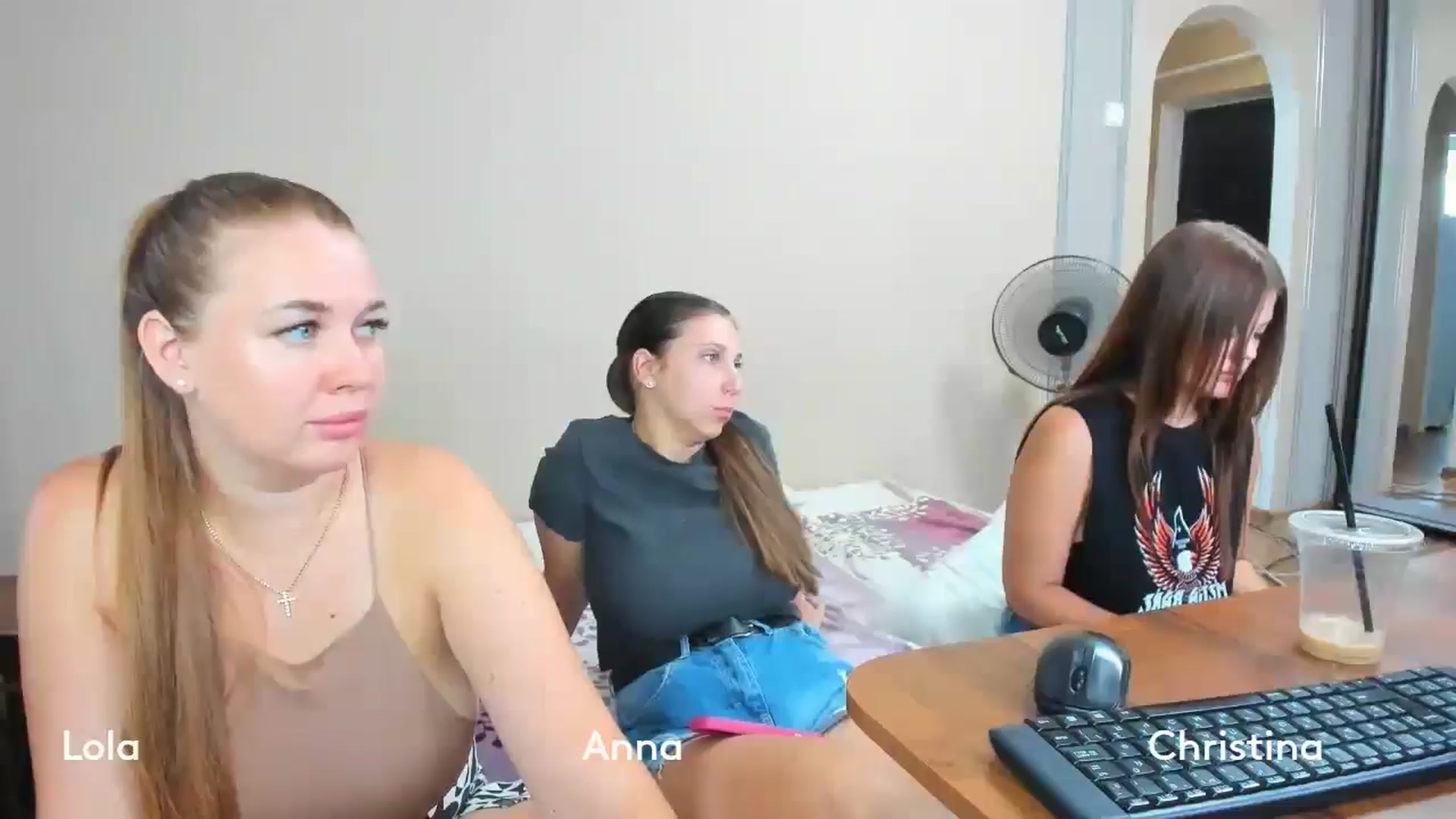 Gallery image thumbnail from IFlowersGirl's myfreecams stream on, 08/18/2024, 11:38 image 17 of 20