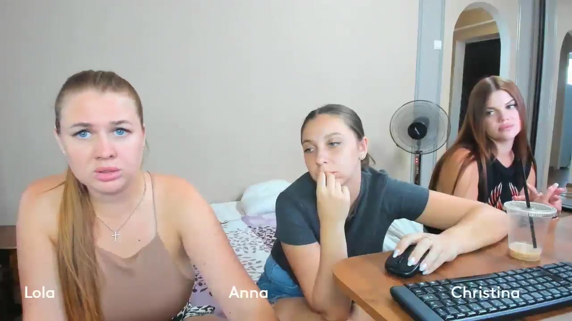 Gallery image thumbnail from IFlowersGirl's myfreecams stream on, 08/18/2024, 11:38 image 9 of 20
