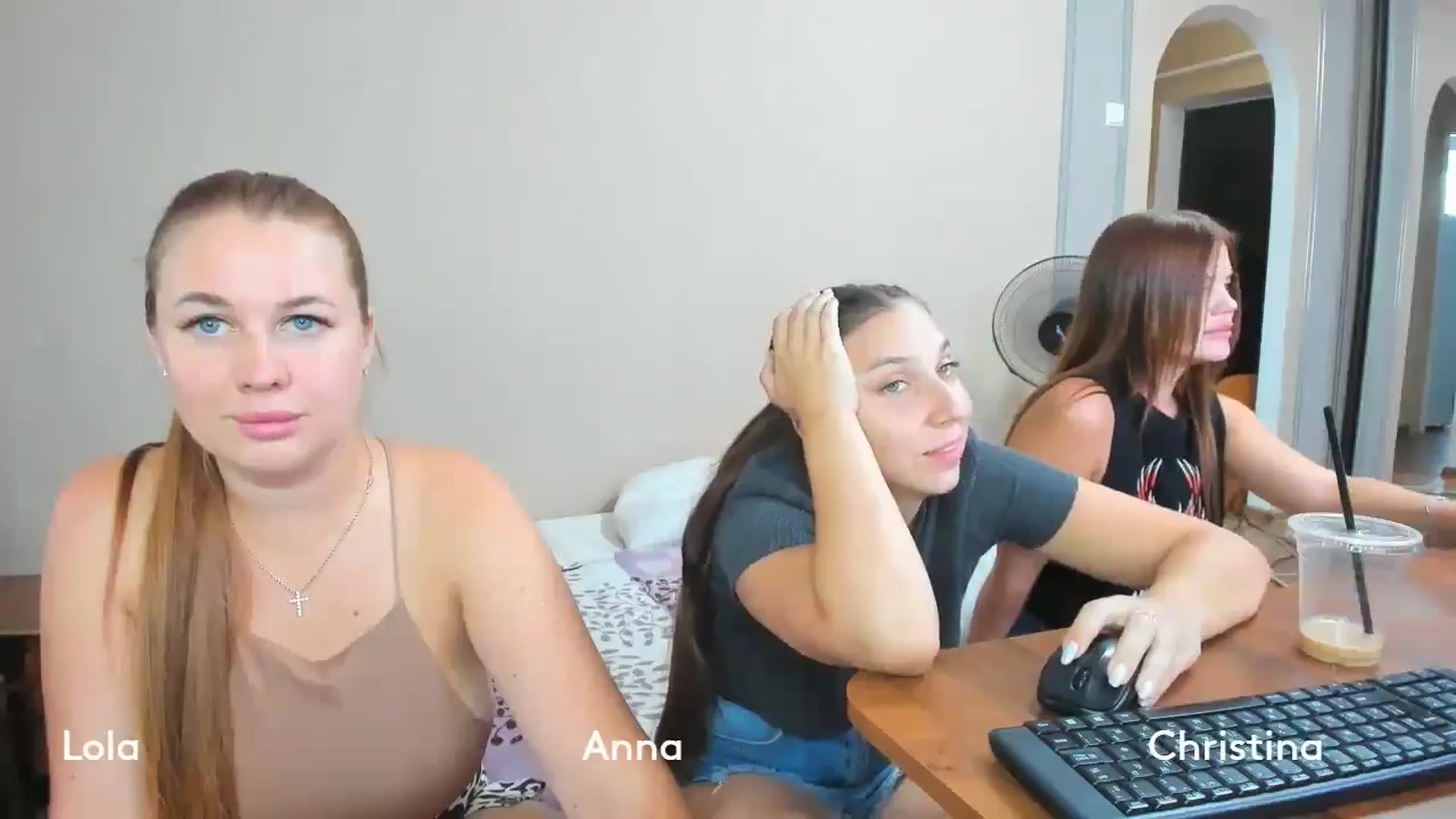 Gallery image thumbnail from IFlowersGirl's myfreecams stream on, 08/18/2024, 11:38 image 13 of 20