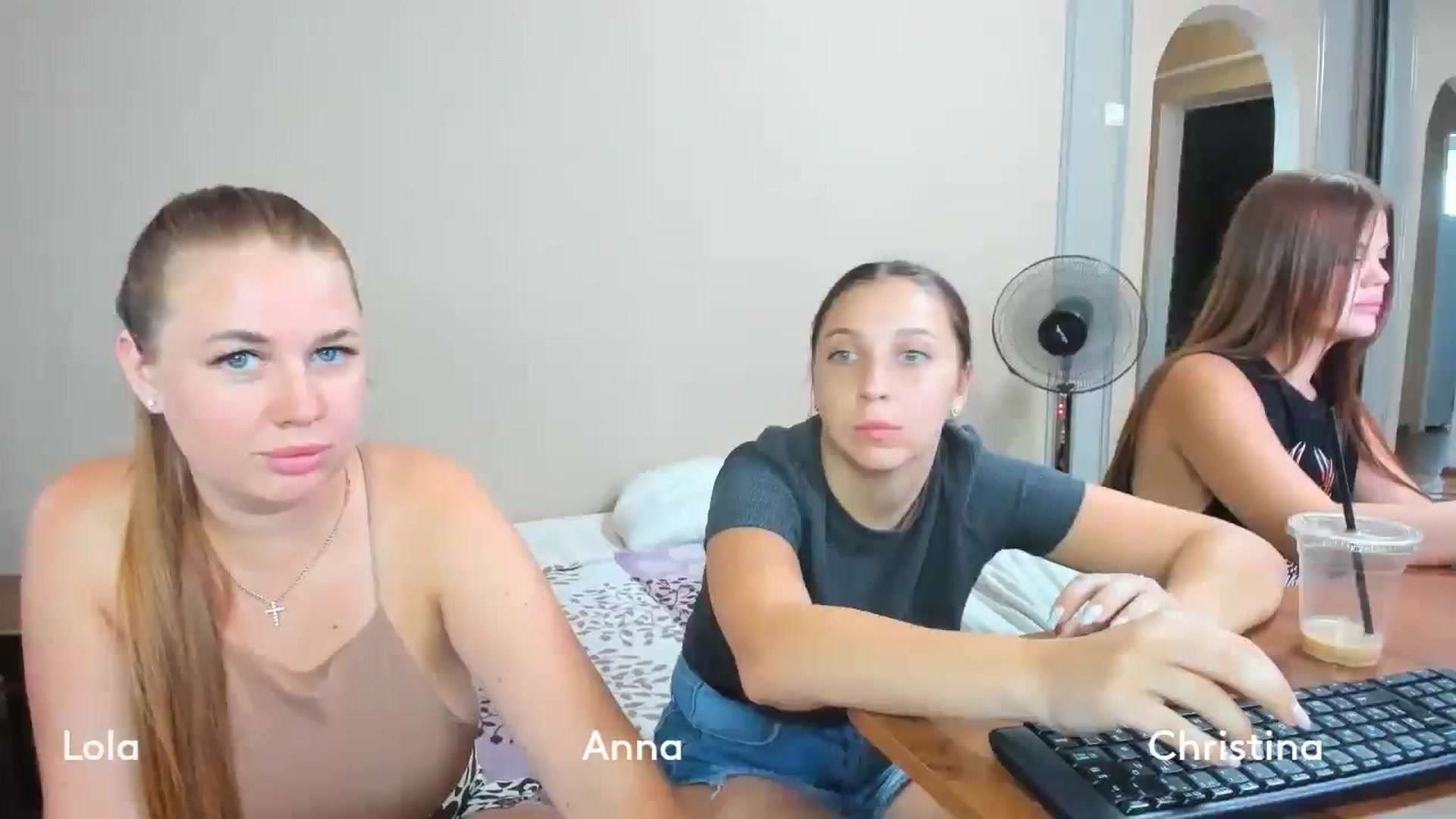 Gallery image thumbnail from IFlowersGirl's myfreecams stream on, 08/18/2024, 11:38 image 12 of 20