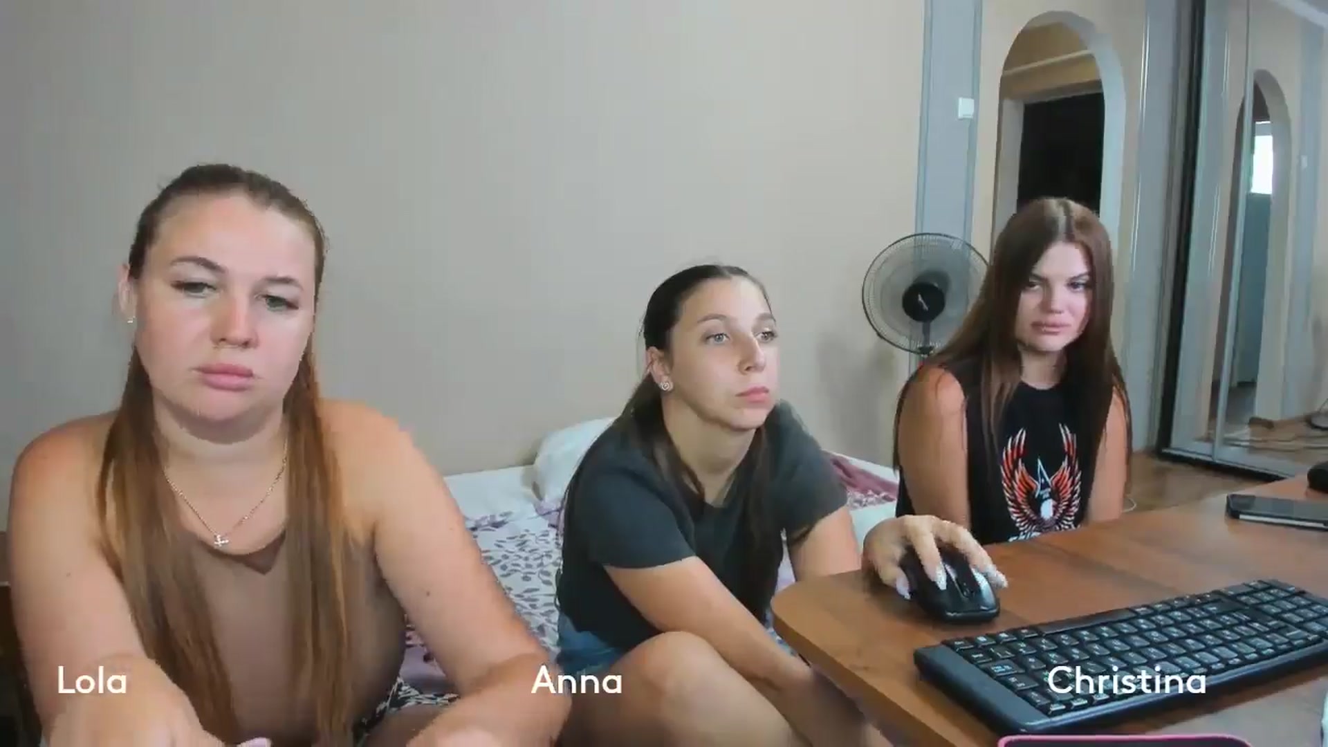 Gallery image thumbnail from IFlowersGirl's myfreecams stream on, 08/18/2024, 12:35 image 5 of 20