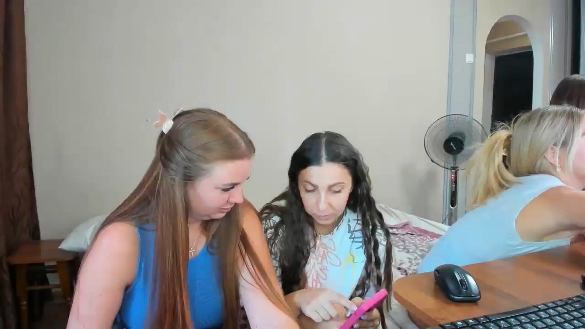 Gallery image thumbnail from IFlowersGirl's myfreecams stream on, 08/20/2024, 08:57 image 8 of 20