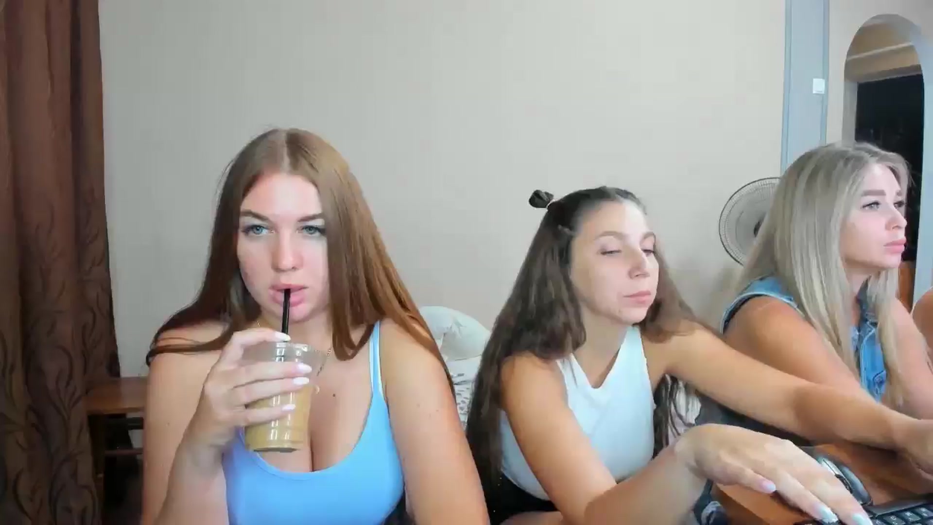 Gallery image thumbnail from IFlowersGirl's myfreecams stream on, 08/21/2024, 07:30 image 3 of 20