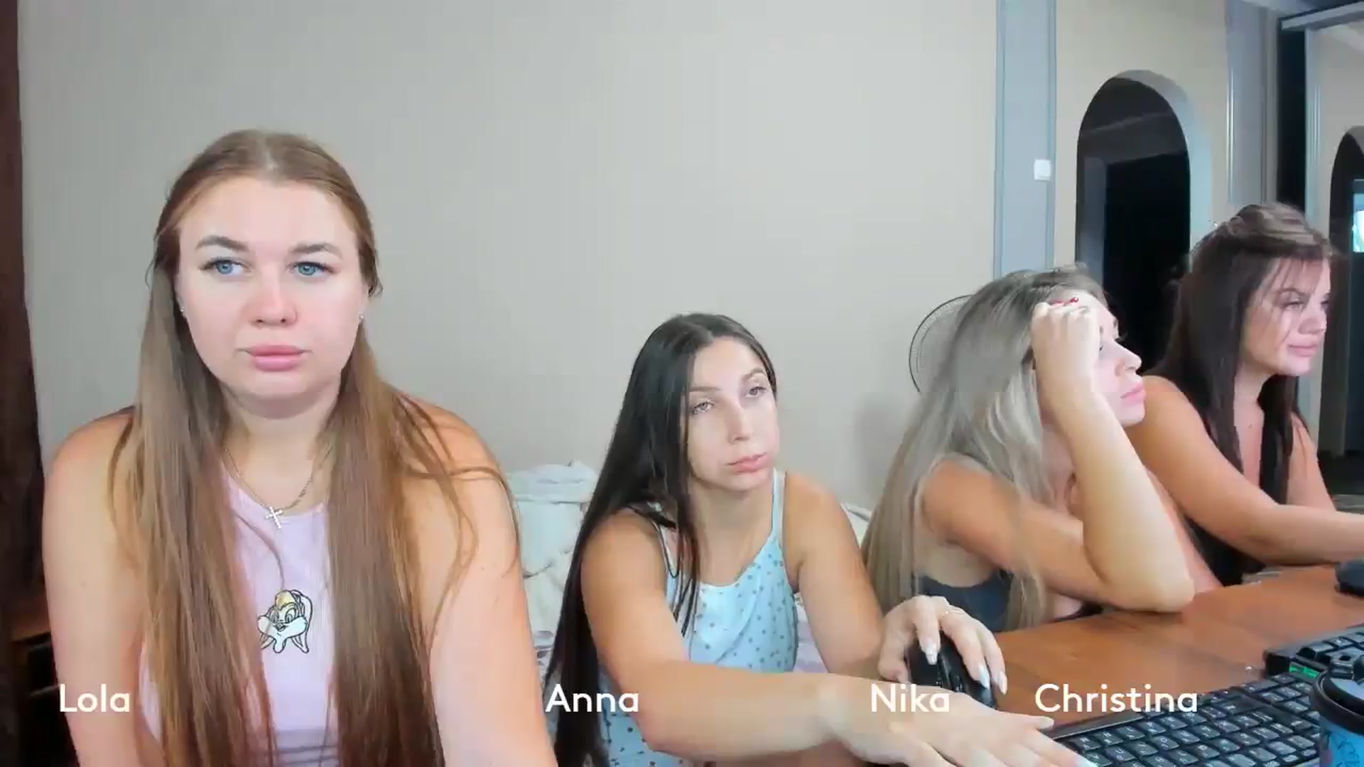 Gallery image thumbnail from IFlowersGirl's myfreecams stream on, 08/22/2024, 09:03 image 2 of 20