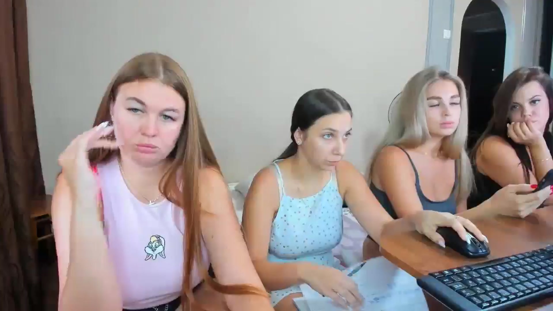 Gallery image thumbnail from IFlowersGirl's myfreecams stream on, 08/22/2024, 12:28 image 3 of 20
