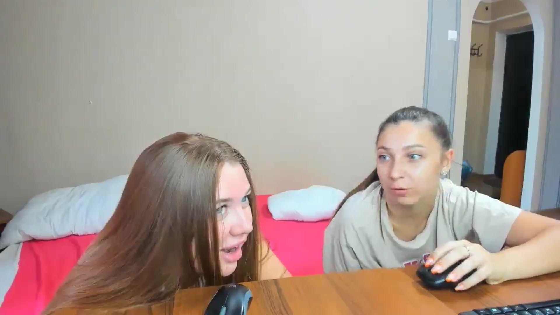 Gallery image thumbnail from IFlowersGirl's myfreecams stream on, 08/27/2024, 11:17 image 10 of 20