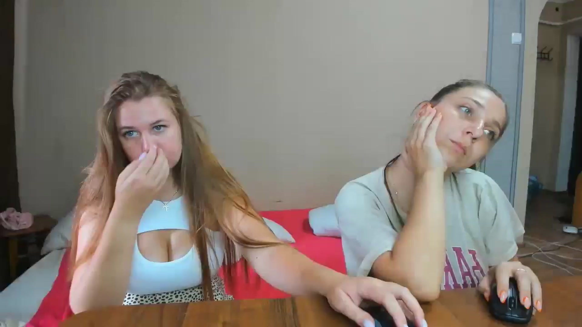 Gallery image thumbnail from IFlowersGirl's myfreecams stream on, 08/27/2024, 11:17 image 19 of 20
