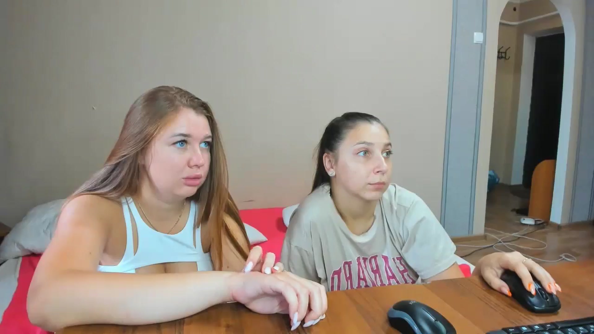 Gallery image thumbnail from IFlowersGirl's myfreecams stream on, 08/27/2024, 11:17 image 12 of 20