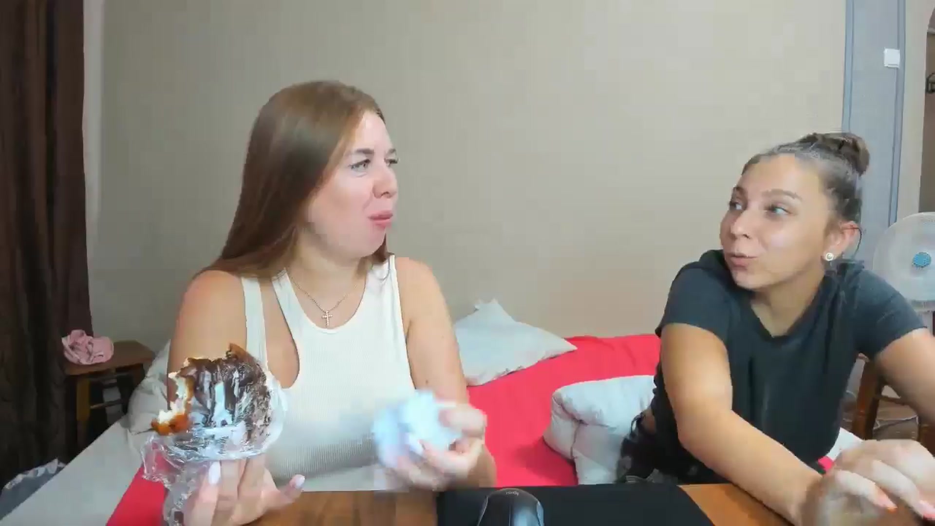 Gallery image thumbnail from IFlowersGirl's myfreecams stream on, 08/30/2024, 12:57 image 13 of 20