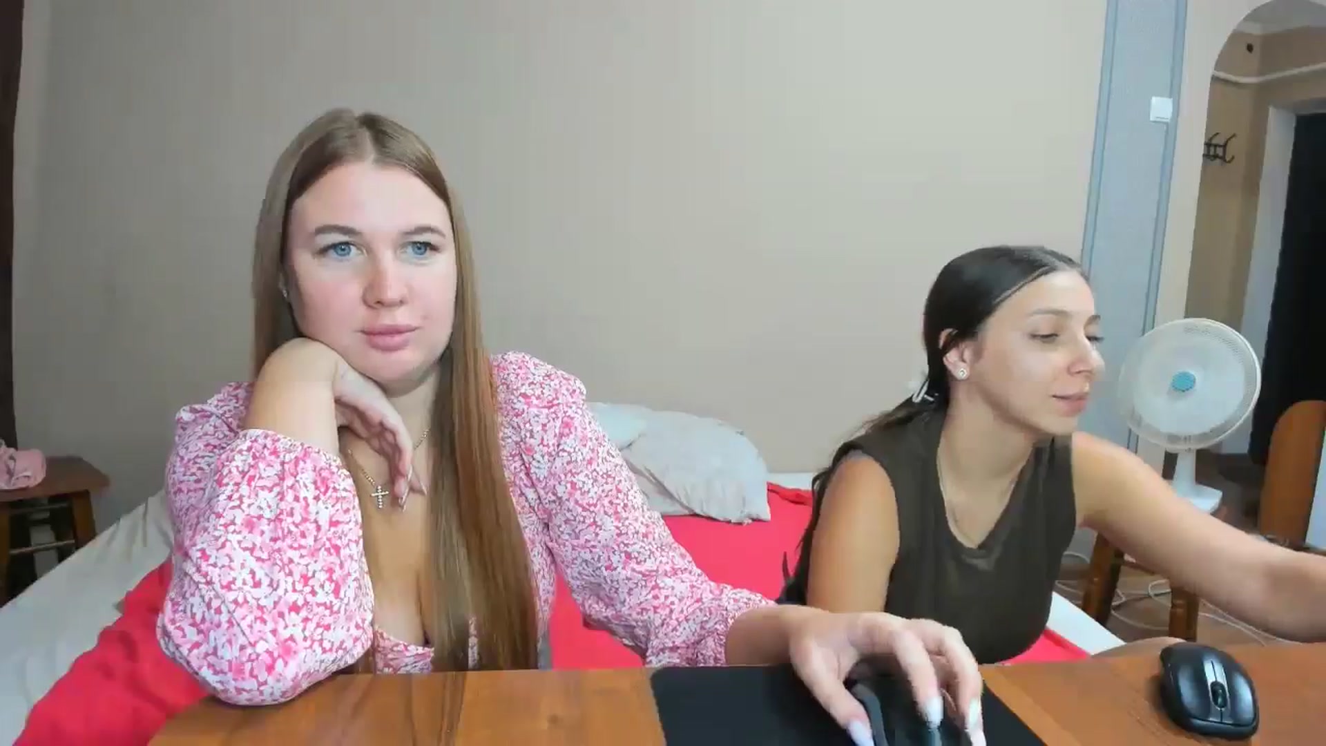 Gallery image thumbnail from IFlowersGirl's myfreecams stream on, 09/01/2024, 11:17 image 16 of 20