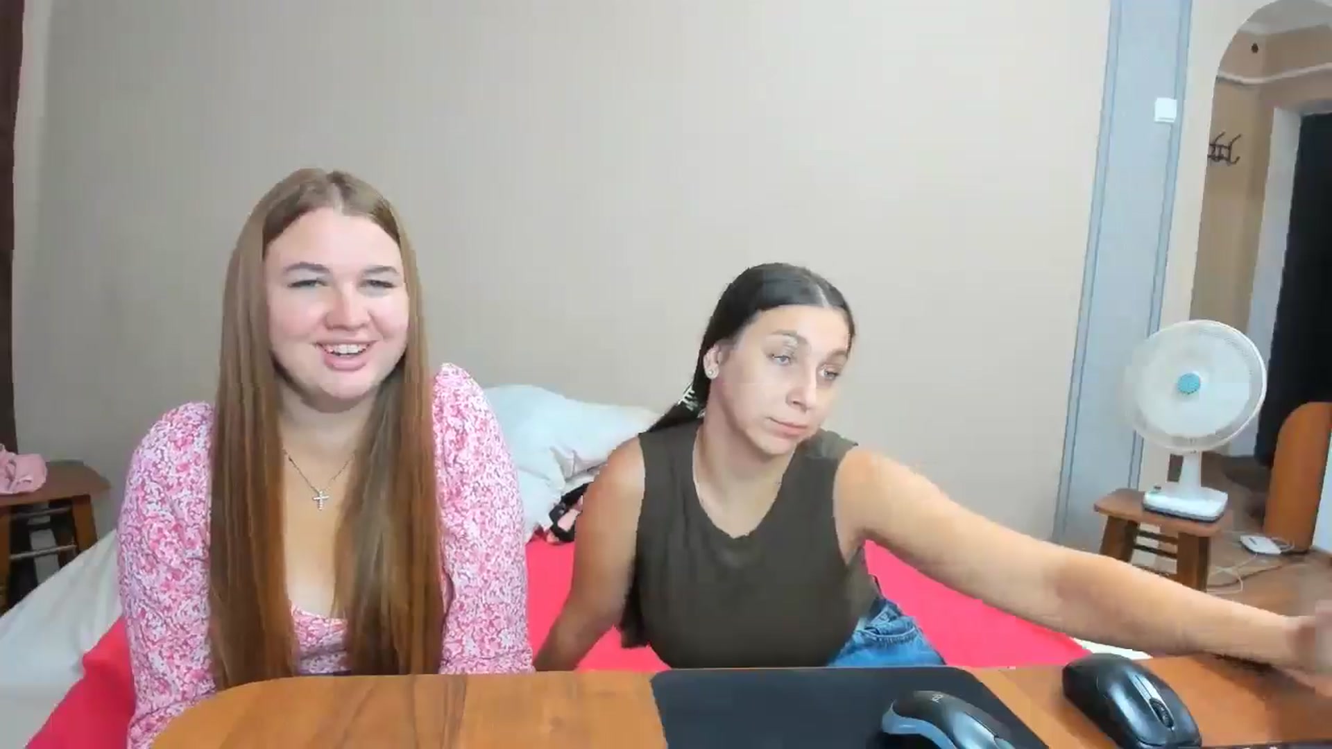Gallery image thumbnail from IFlowersGirl's myfreecams stream on, 09/01/2024, 11:17 image 5 of 20