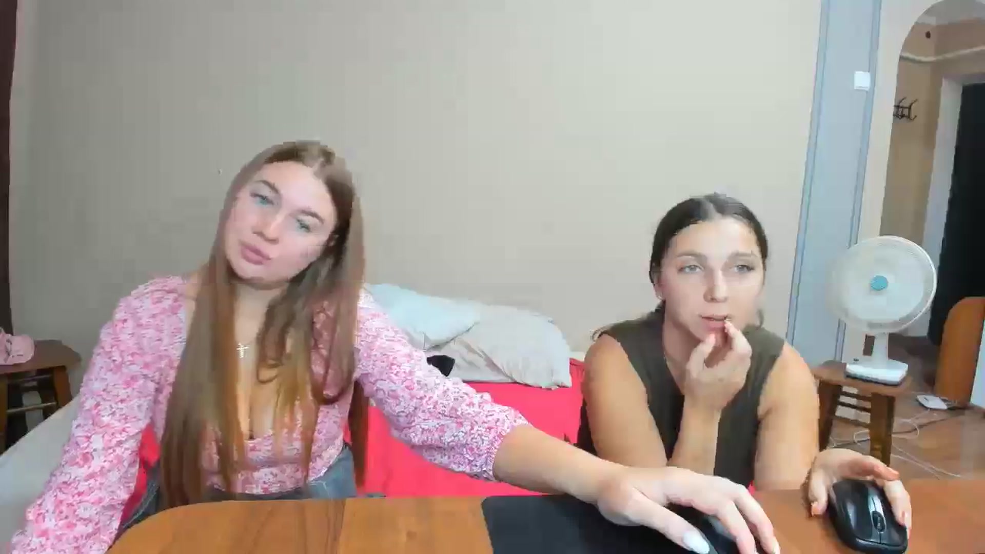 Gallery image thumbnail from IFlowersGirl's myfreecams stream on, 09/01/2024, 11:17 image 4 of 20