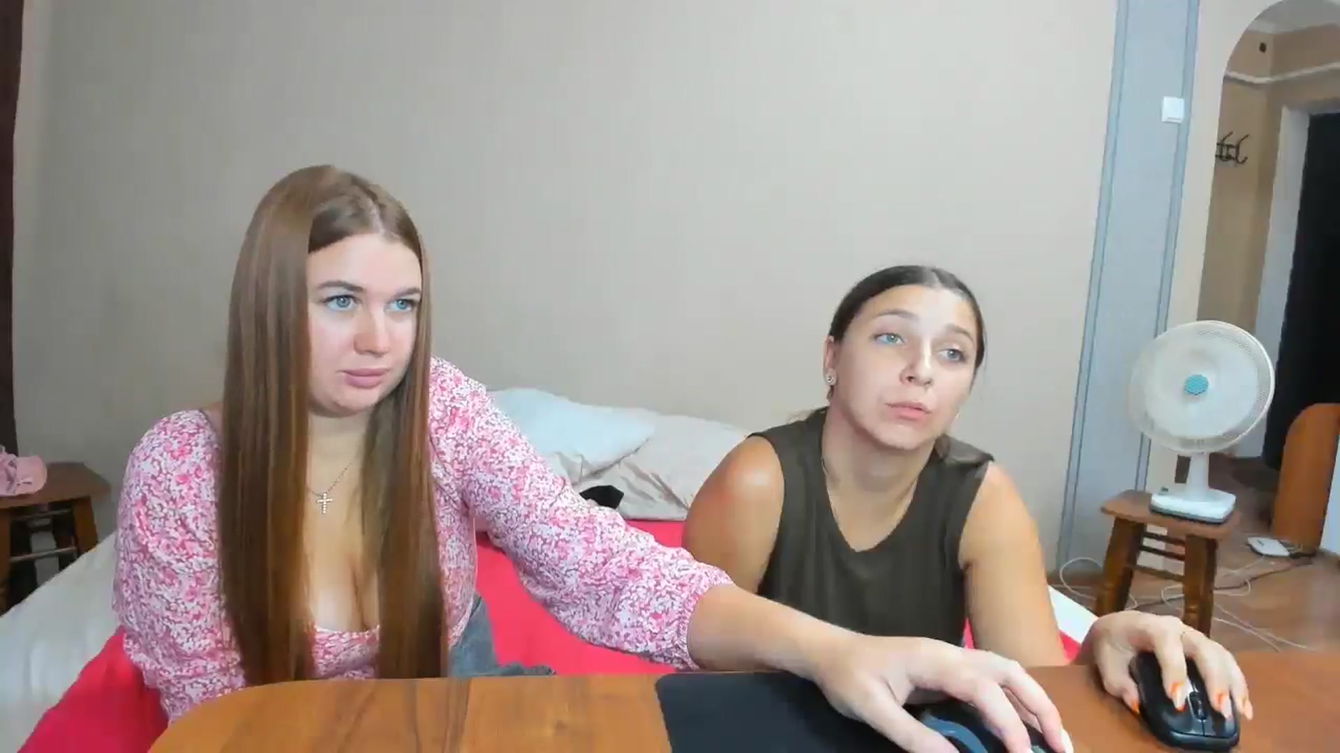 Gallery image thumbnail from IFlowersGirl's myfreecams stream on, 09/01/2024, 11:17 image 8 of 20