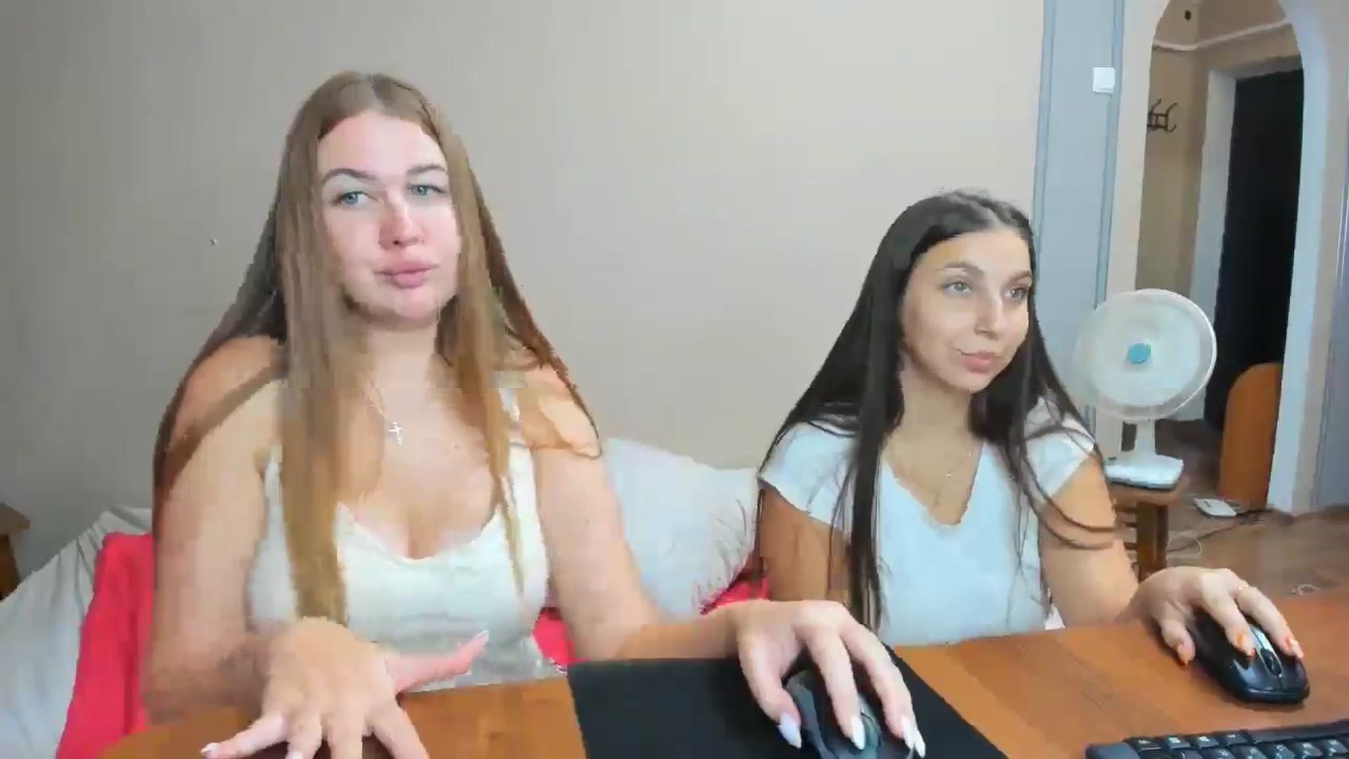 Gallery image thumbnail from IFlowersGirl's myfreecams stream on, 09/02/2024, 10:27 image 3 of 20