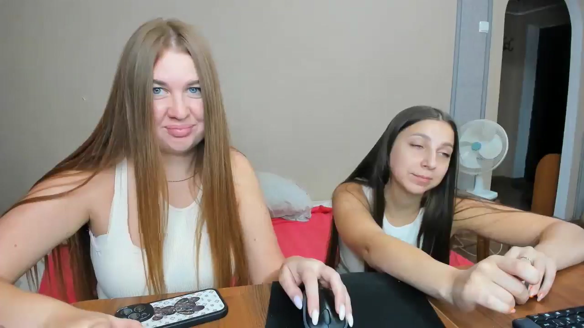 Gallery image thumbnail from IFlowersGirl's myfreecams stream on, 09/08/2024, 11:15 image 14 of 20