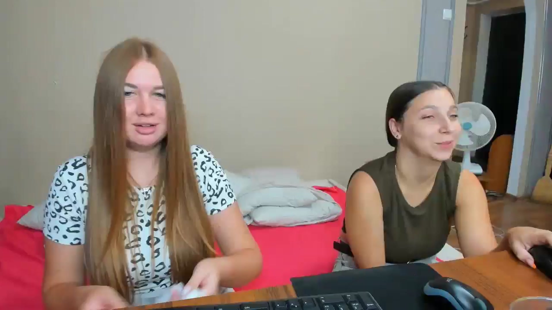 Gallery image thumbnail from IFlowersGirl's myfreecams stream on, 09/16/2024, 11:04 image 1 of 20