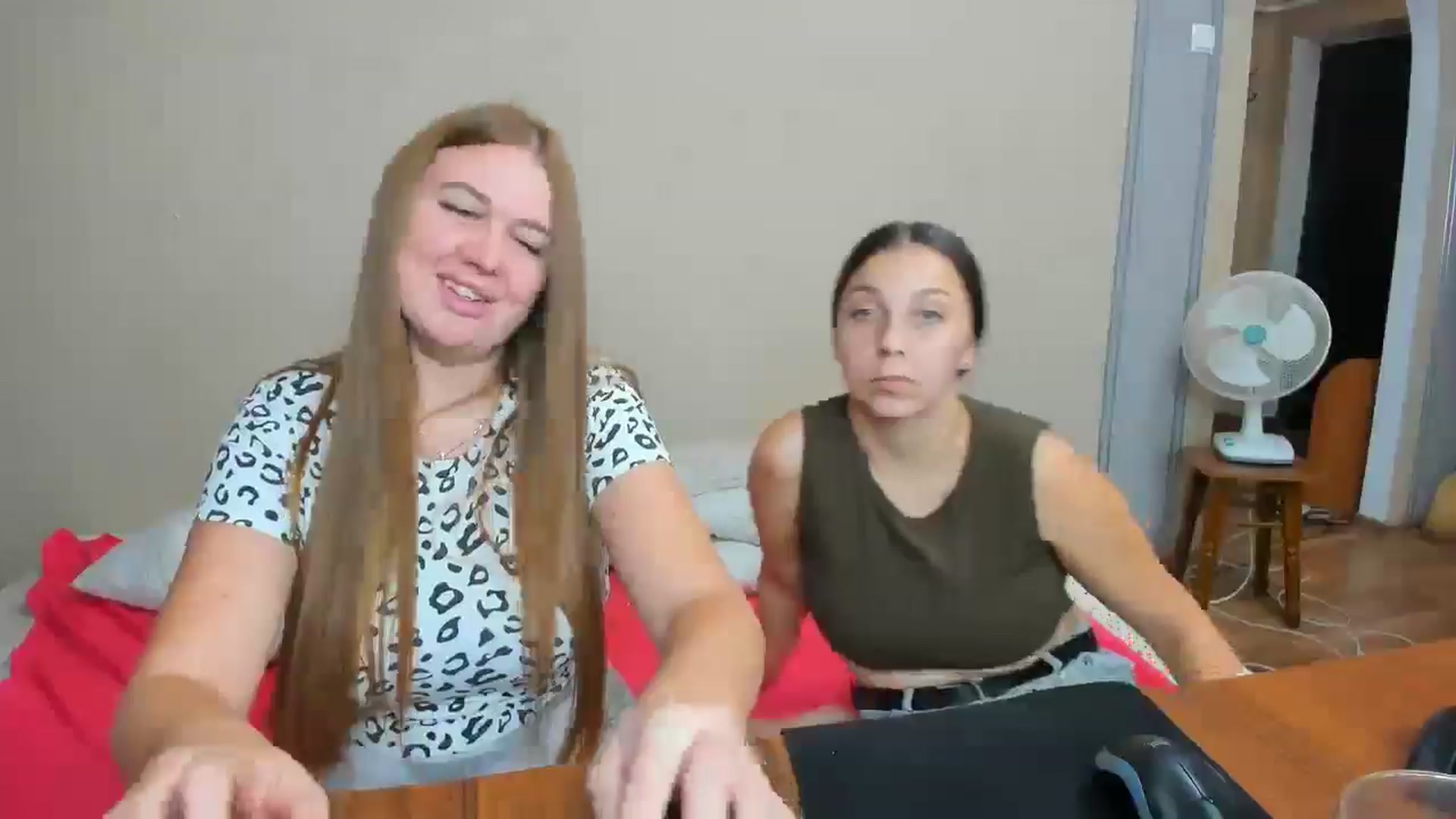 Gallery image thumbnail from IFlowersGirl's myfreecams stream on, 09/16/2024, 11:04 image 17 of 20