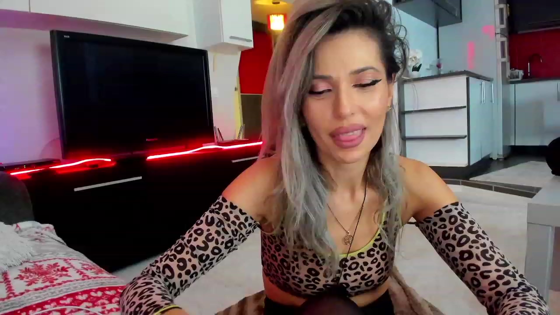 Gallery image thumbnail from ILust4Midgets's myfreecams stream on, 02/08/2024, 24:35 image 3 of 20