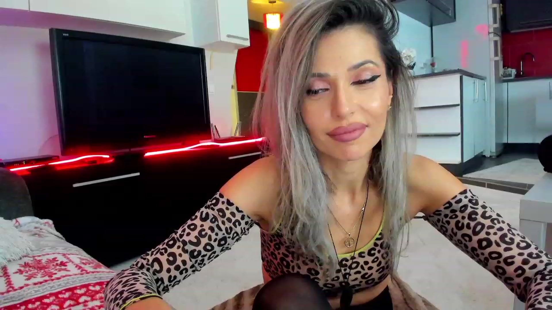 Gallery image thumbnail from ILust4Midgets's myfreecams stream on, 02/08/2024, 24:35 image 2 of 20