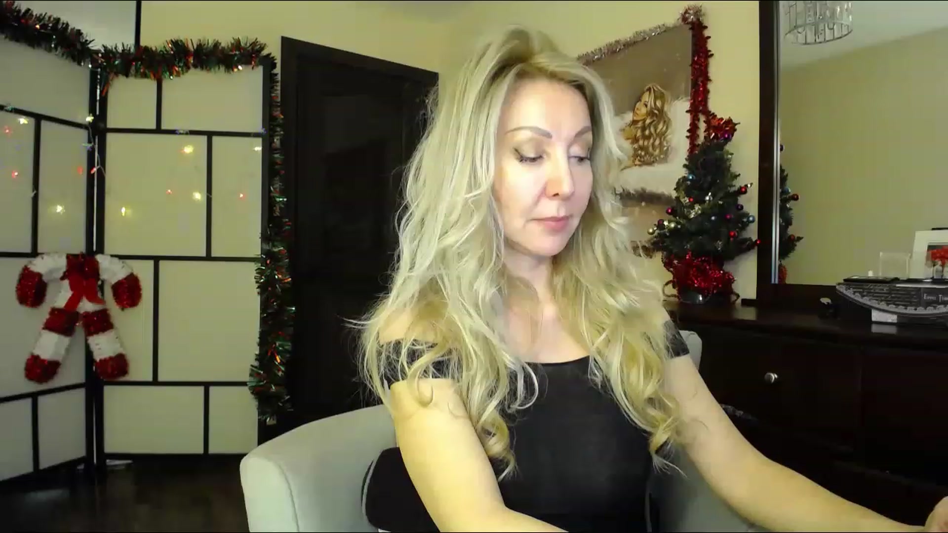 Gallery image thumbnail from IMissBehaving's myfreecams stream on, 12/08/2022, 01:33 image 4 of 20