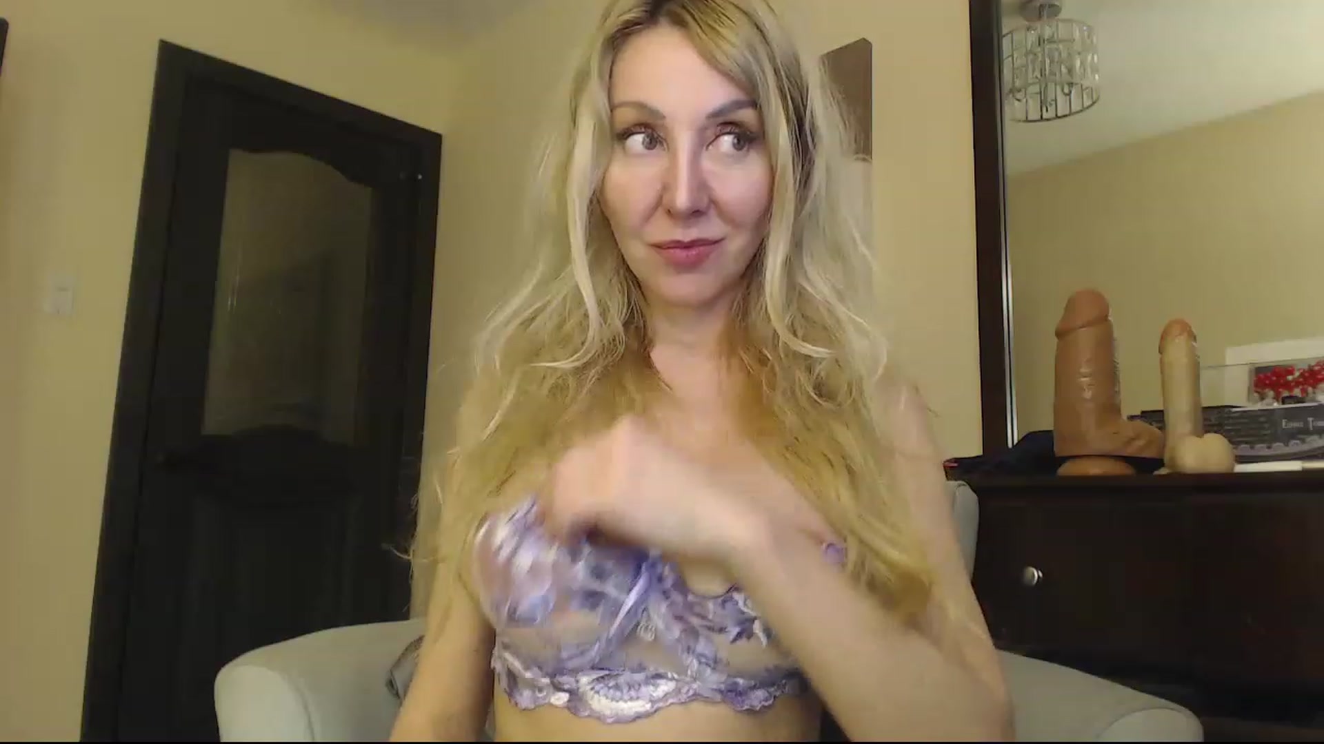 Gallery image thumbnail from IMissBehaving's myfreecams stream on, 01/10/2023, 24:31 image 14 of 20