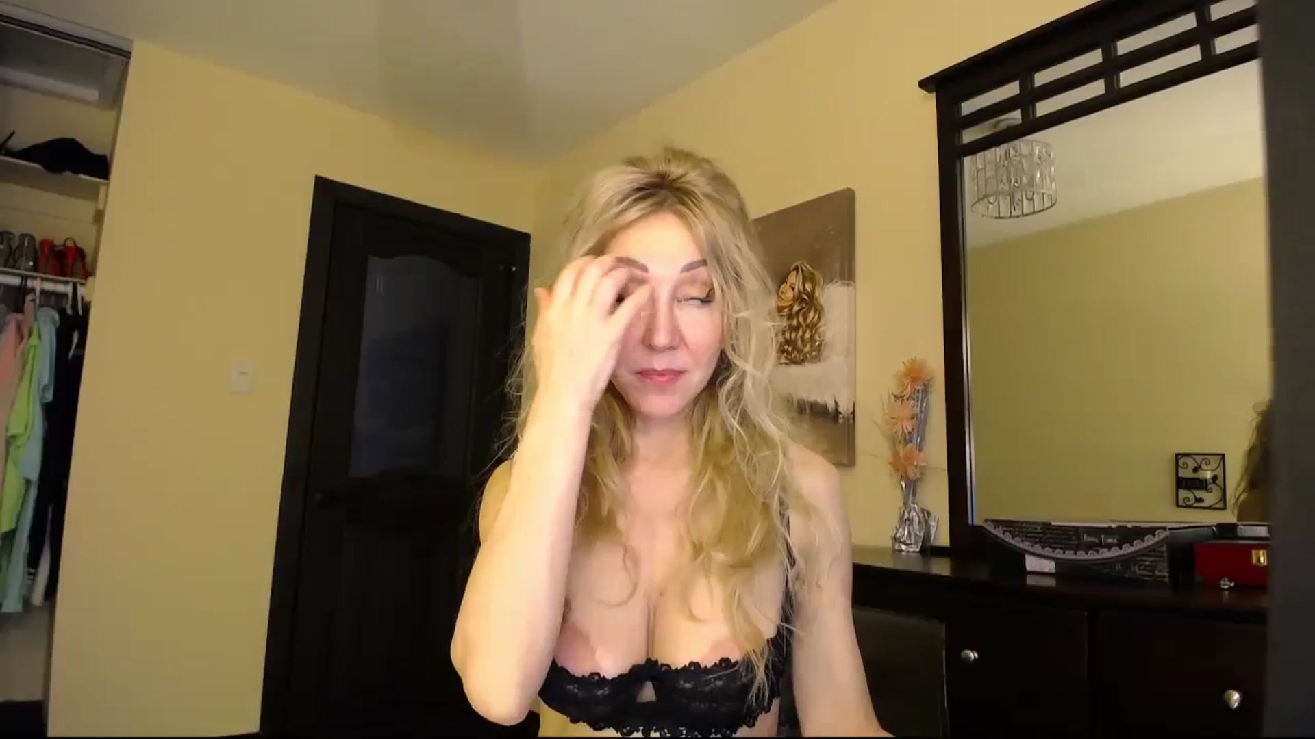 Gallery image thumbnail from IMissBehaving's myfreecams stream on, 04/11/2024, 20:08 image 4 of 20