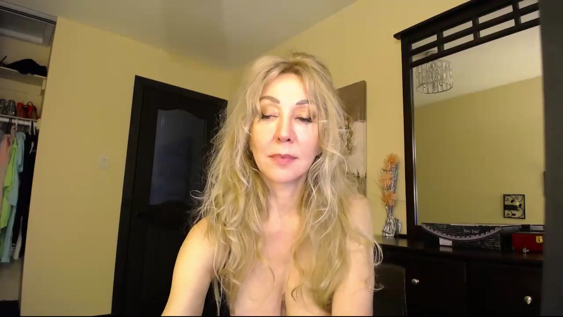 Gallery image thumbnail from IMissBehaving's myfreecams stream on, 04/11/2024, 20:08 image 14 of 20