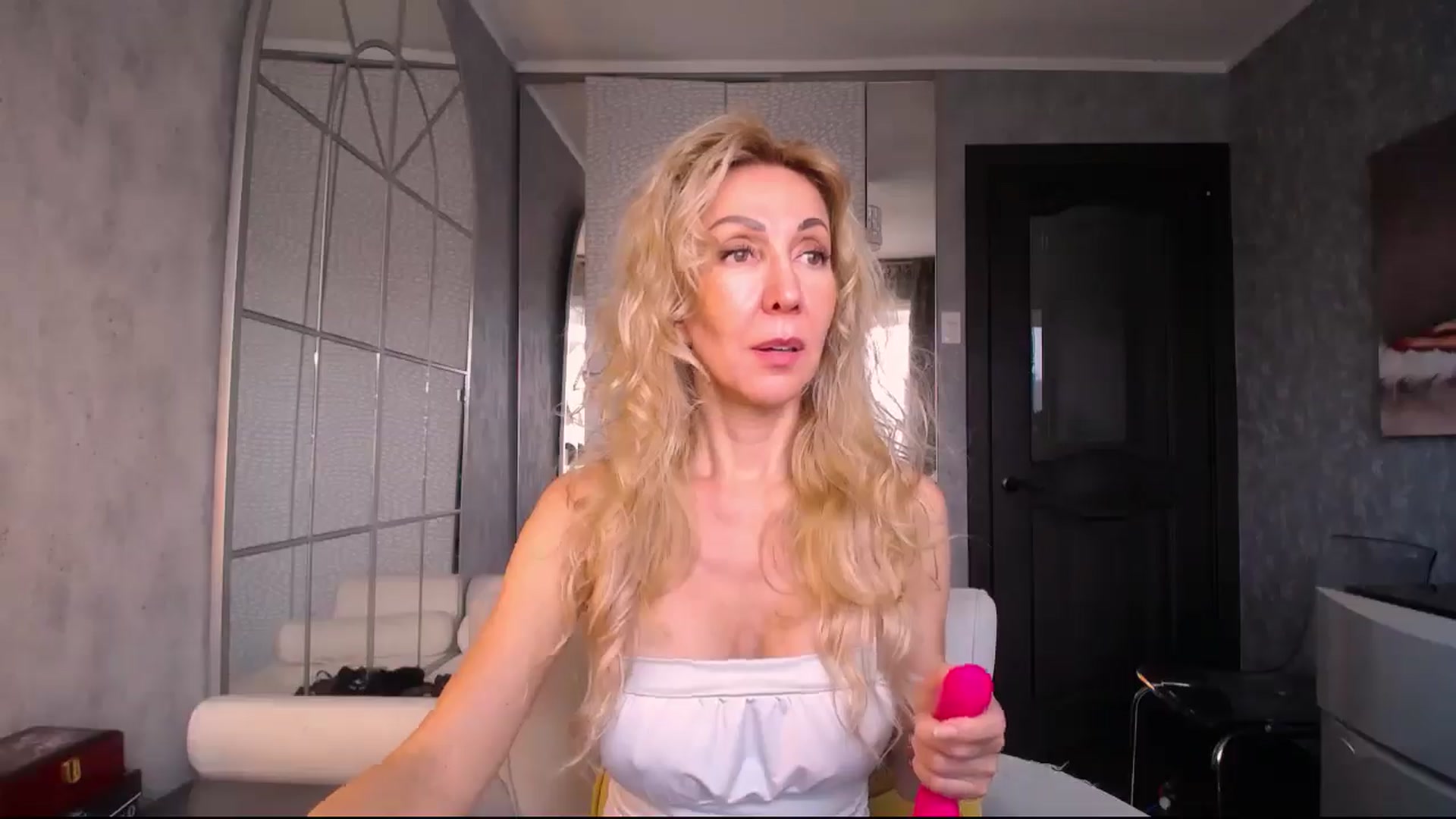Gallery image thumbnail from IMissBehaving's myfreecams stream on, 08/03/2025, 23:14 image 18 of 20