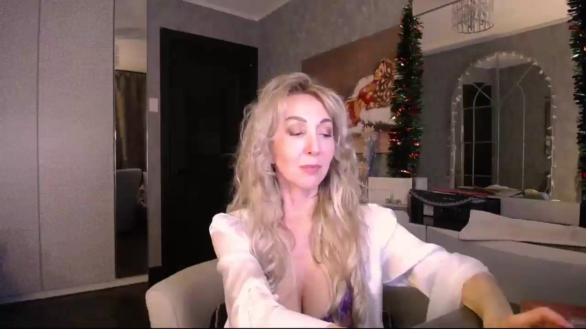 Gallery image thumbnail from IMissBehaving's myfreecams stream on, 12/28/2025, 23:52 image 15 of 20