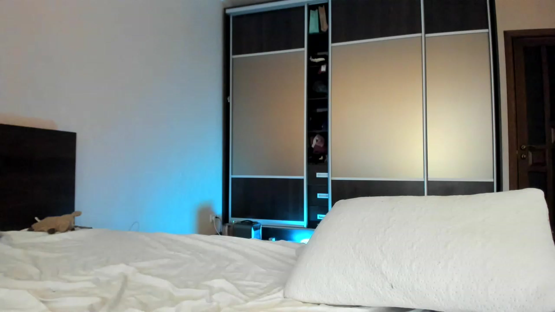 Gallery image thumbnail from INesquikim's myfreecams stream on, 03/01/2023, 12:45 image 14 of 20